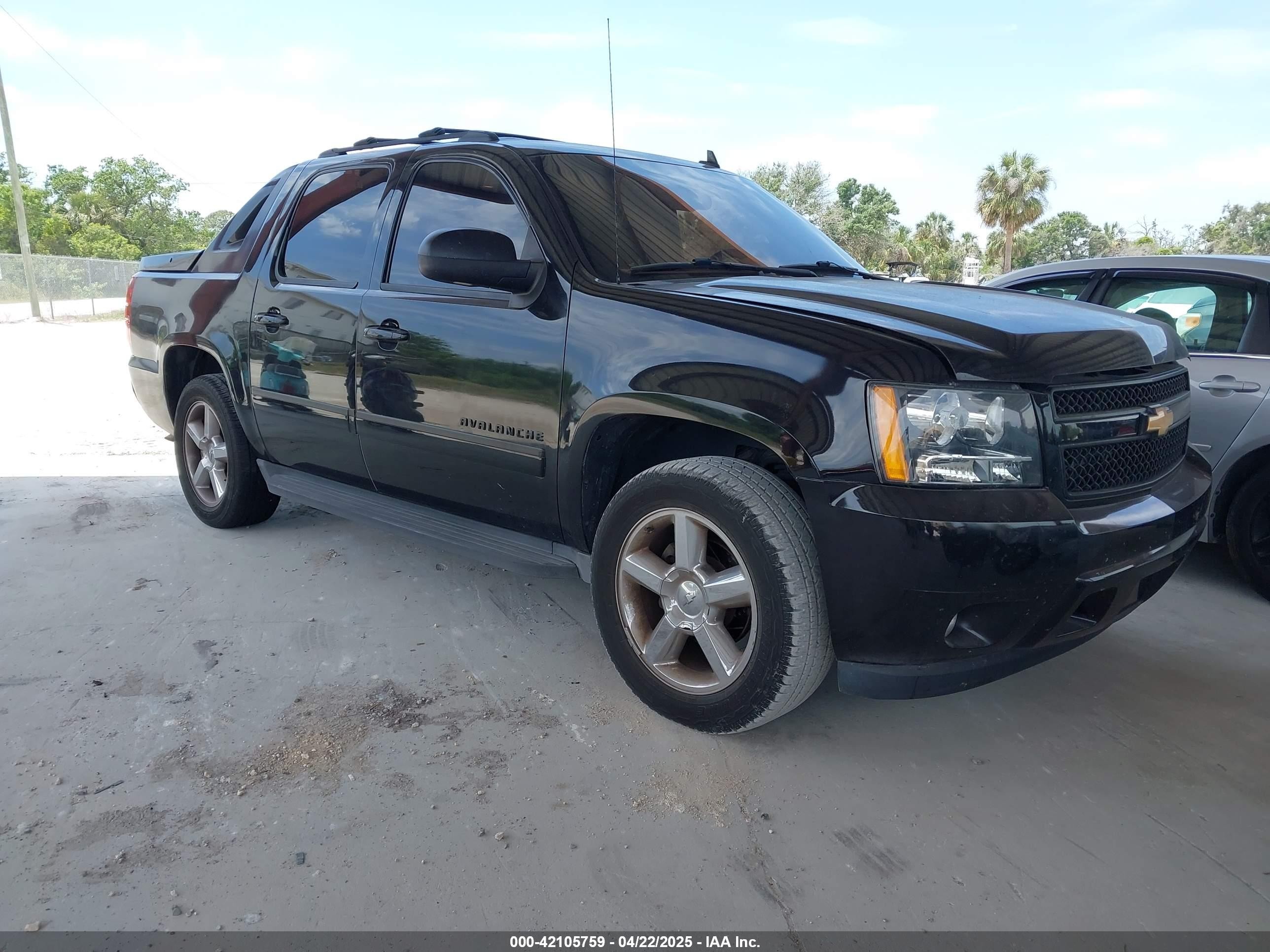 2012 Chevrolet Avalanche LTZ, VIN 3GNTKGE77CG188934 — Rear end