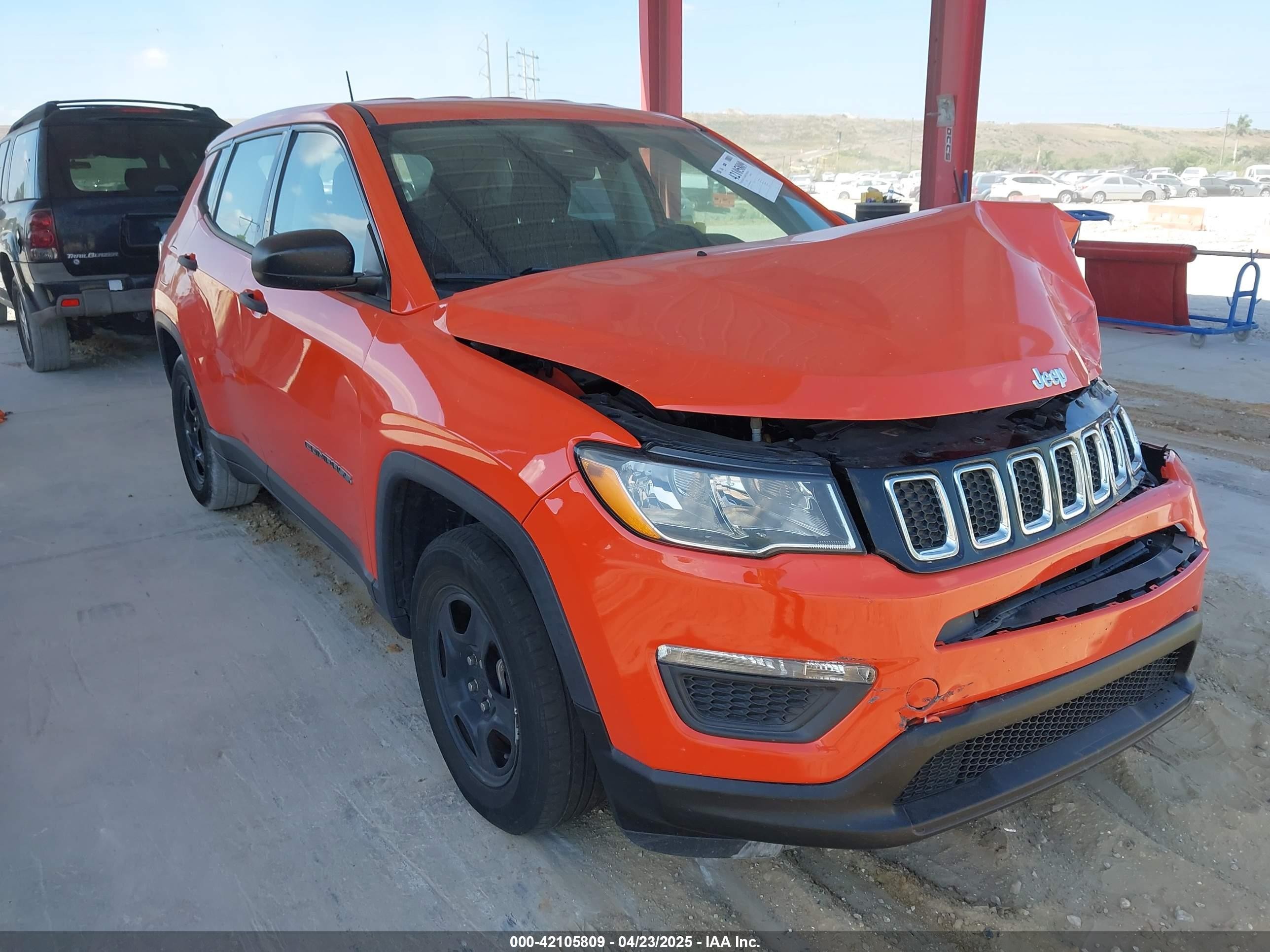 2021 Jeep Compass Sport, VIN 3C4NJCAB9MT505256 — Front end