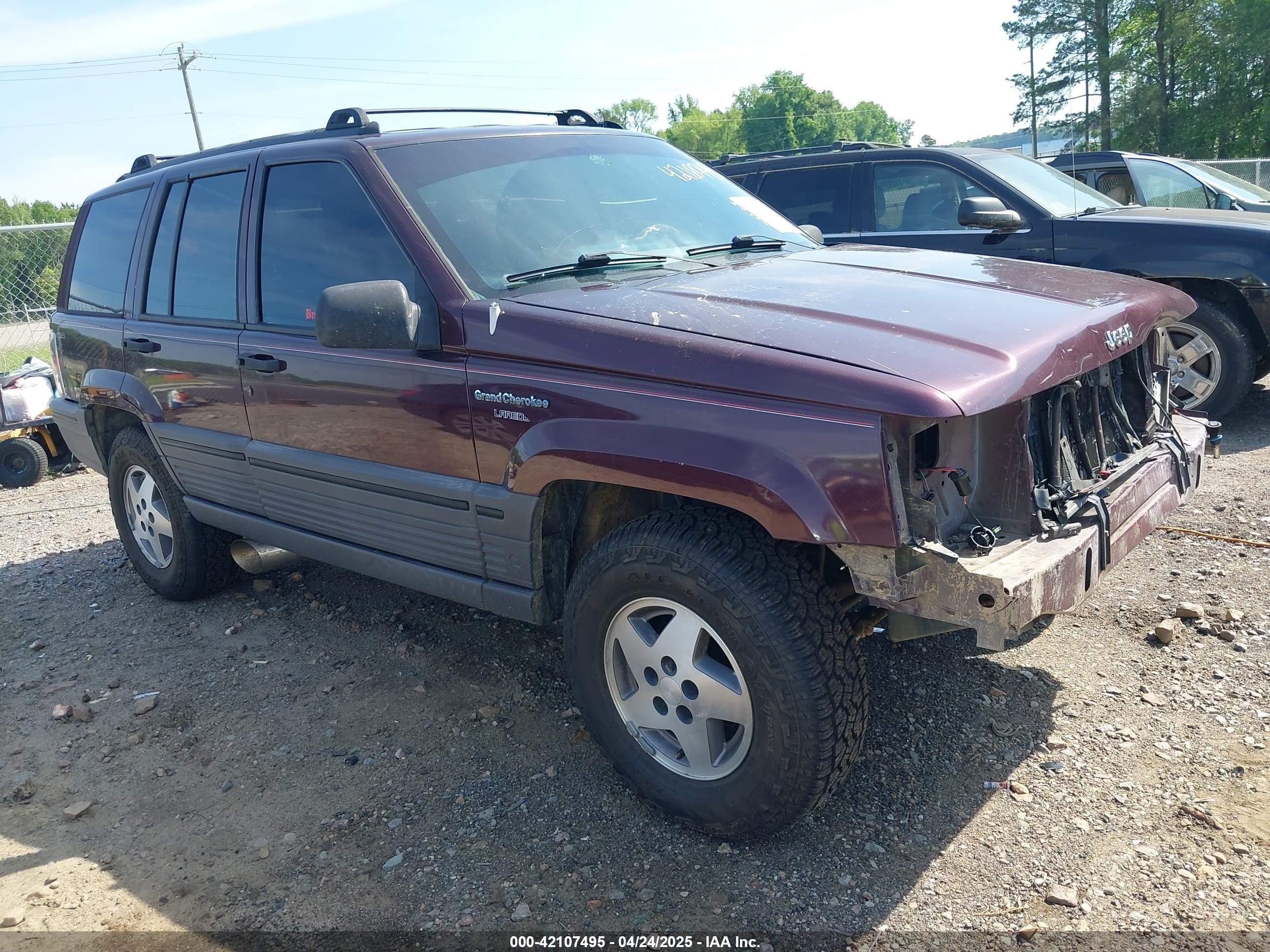1994 Jeep Grand Cherokee Laredo, VIN 1J4GZ58Y0RC189556 — Front end