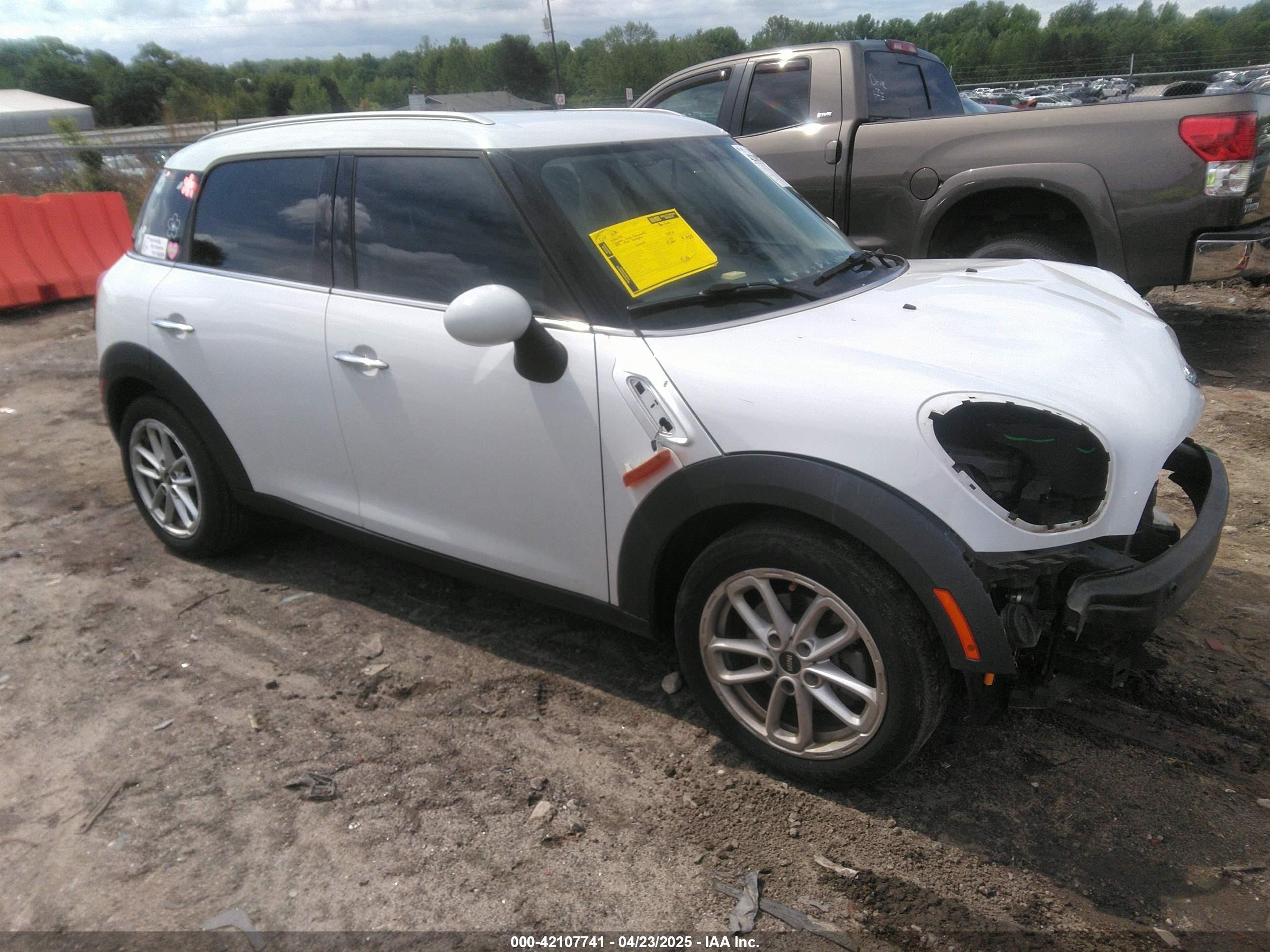 2015 MINI Countryman, VIN WMWZB3C52FWR46114 — Front end
