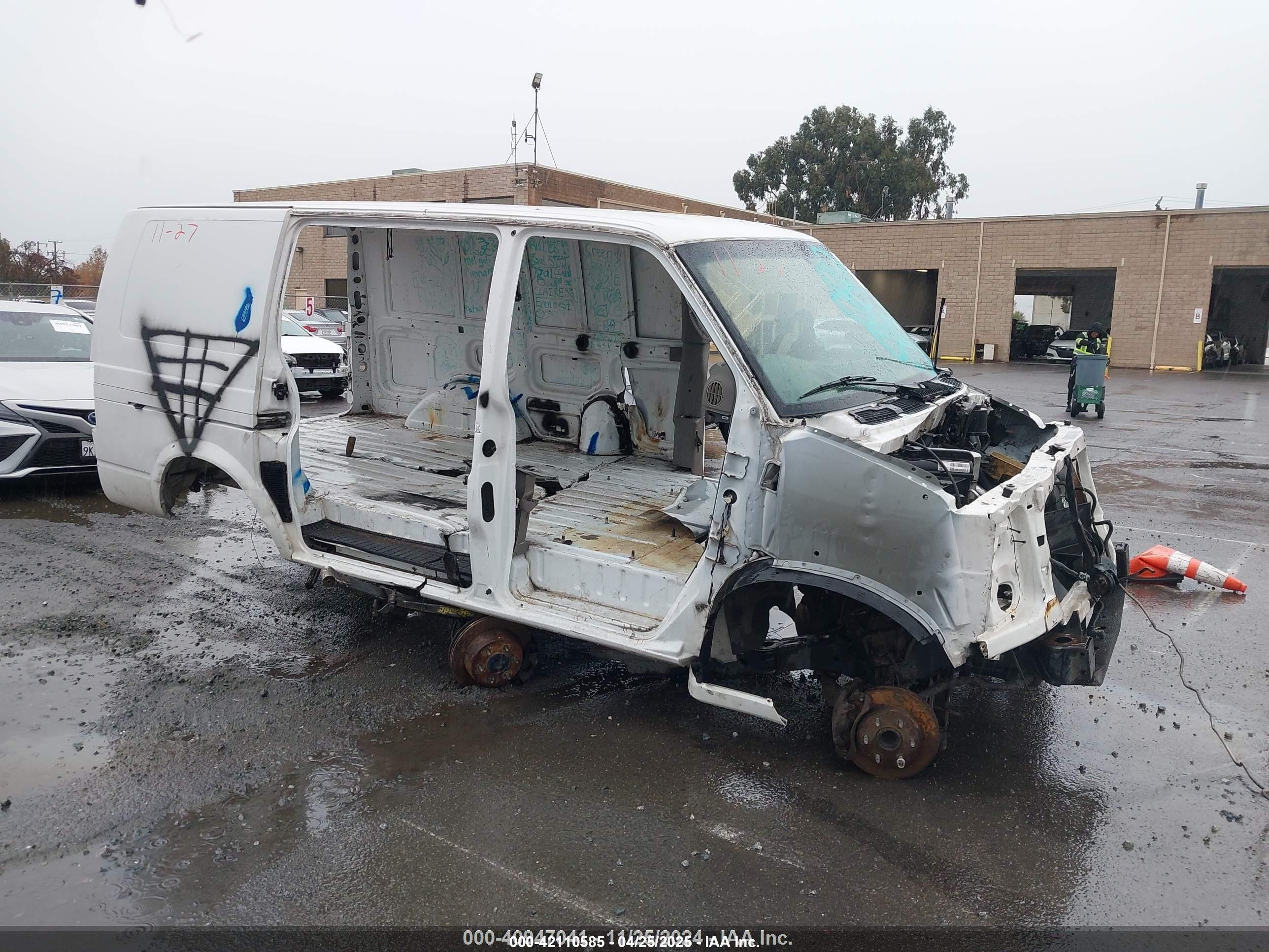 2005 GMC Safari Cargo, VIN 1GTDM19X95B504604 — Front end
