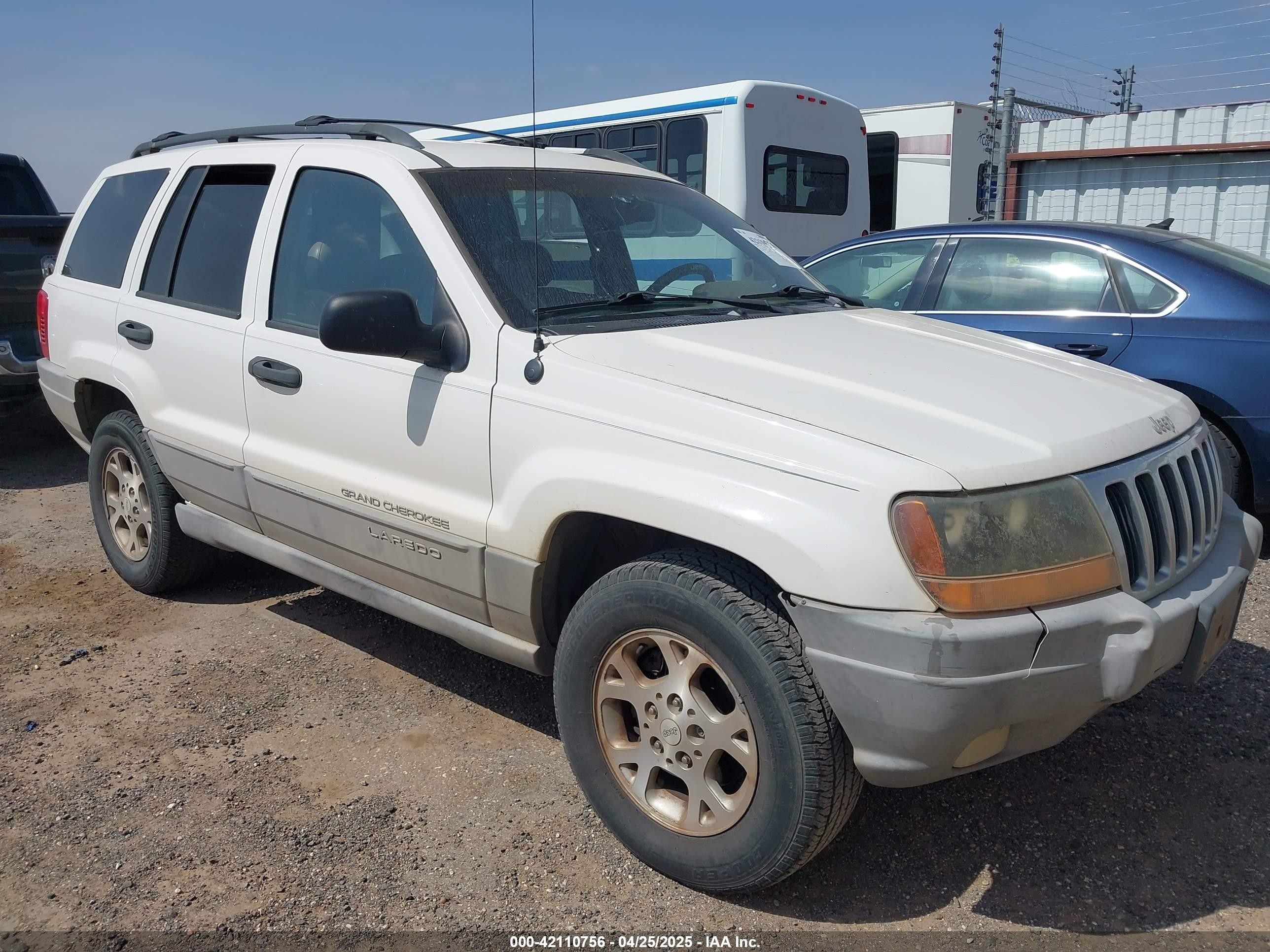 1999 Jeep Grand Cherokee Laredo, VIN 1J4G258SXXC612771 — Front end