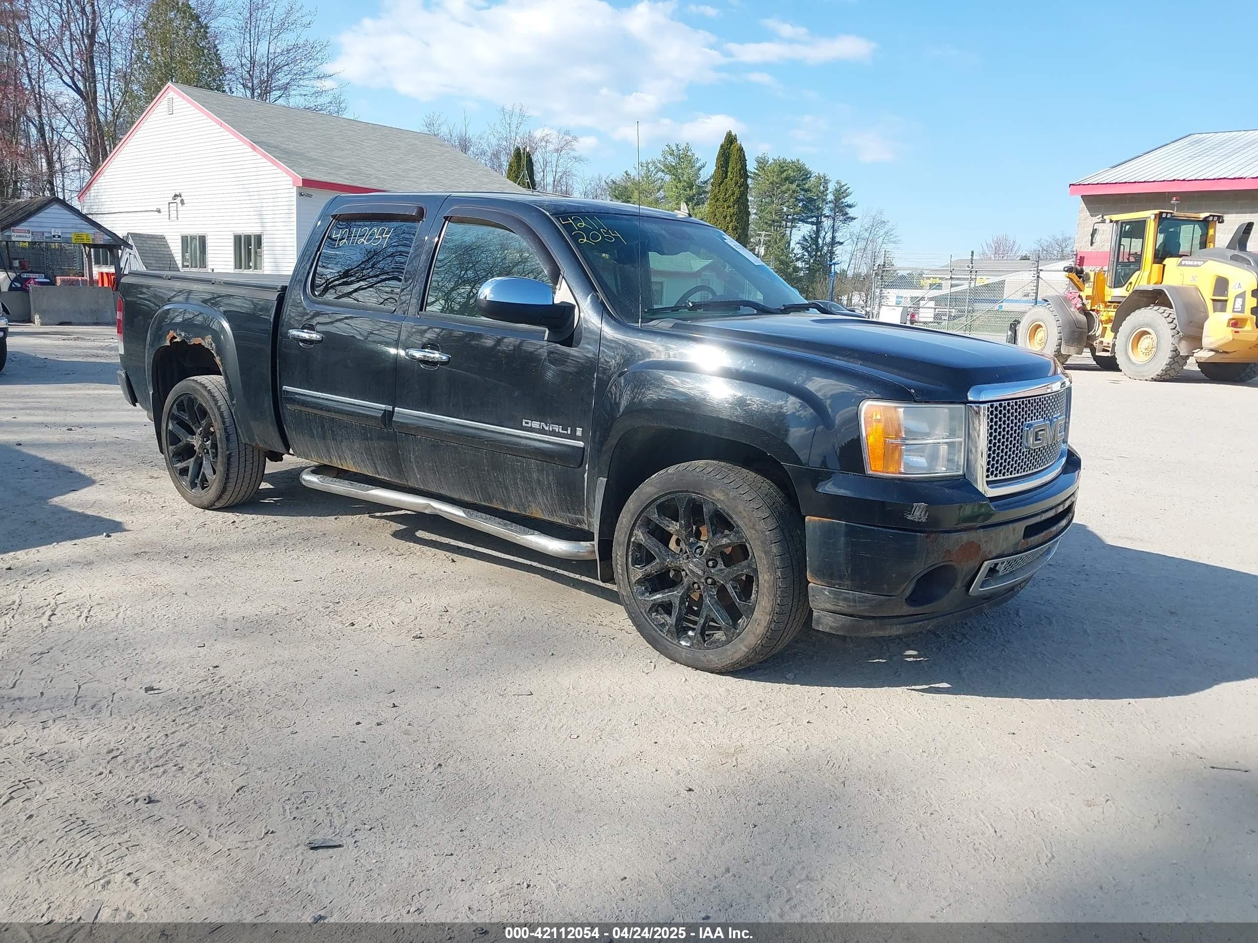 2008 GMC Sierra Denali, VIN 2GTEK638181258869 — Side