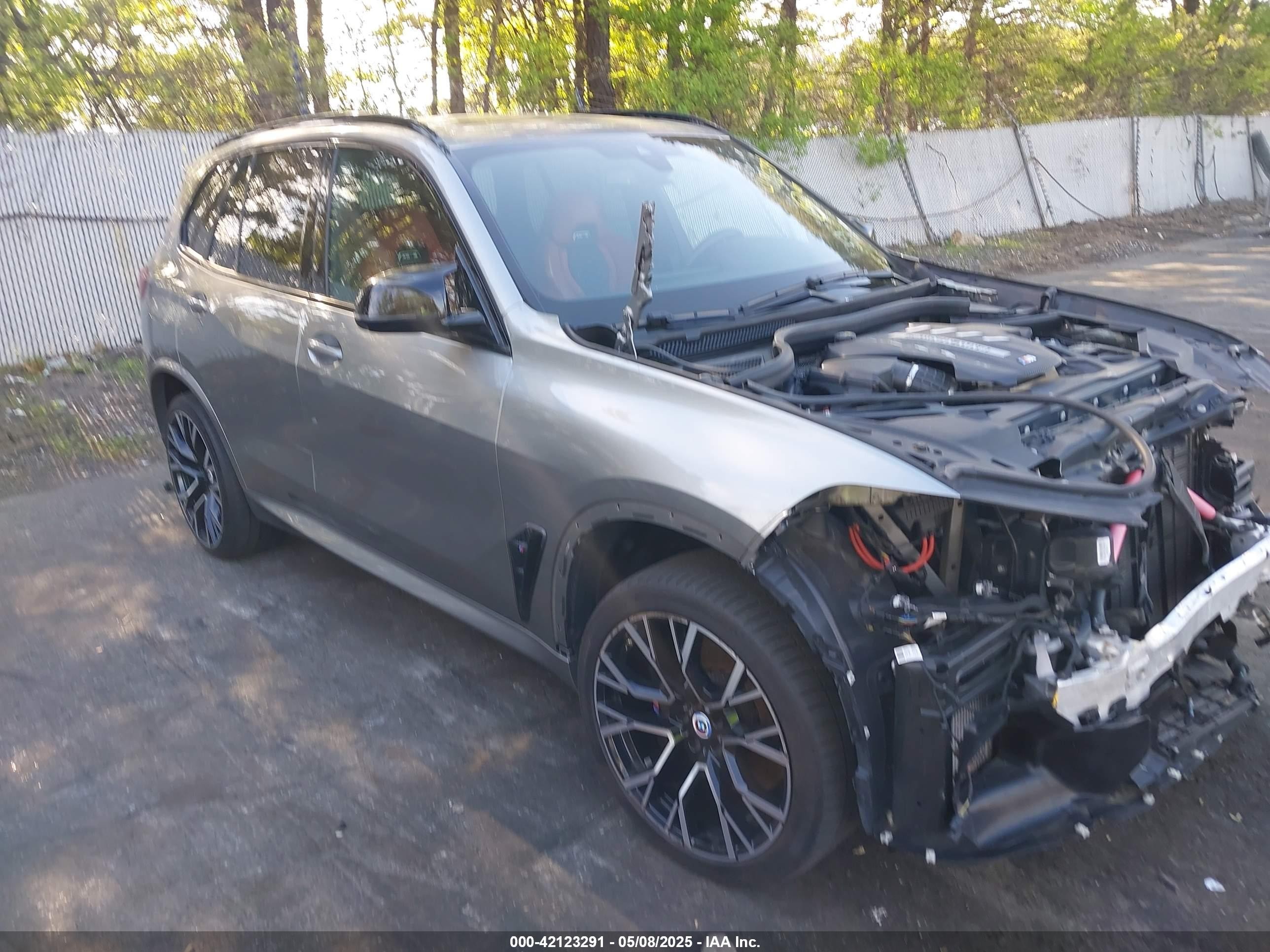2022 BMW X5 M, VIN 5YMJU0C03N9L28057 — Front end