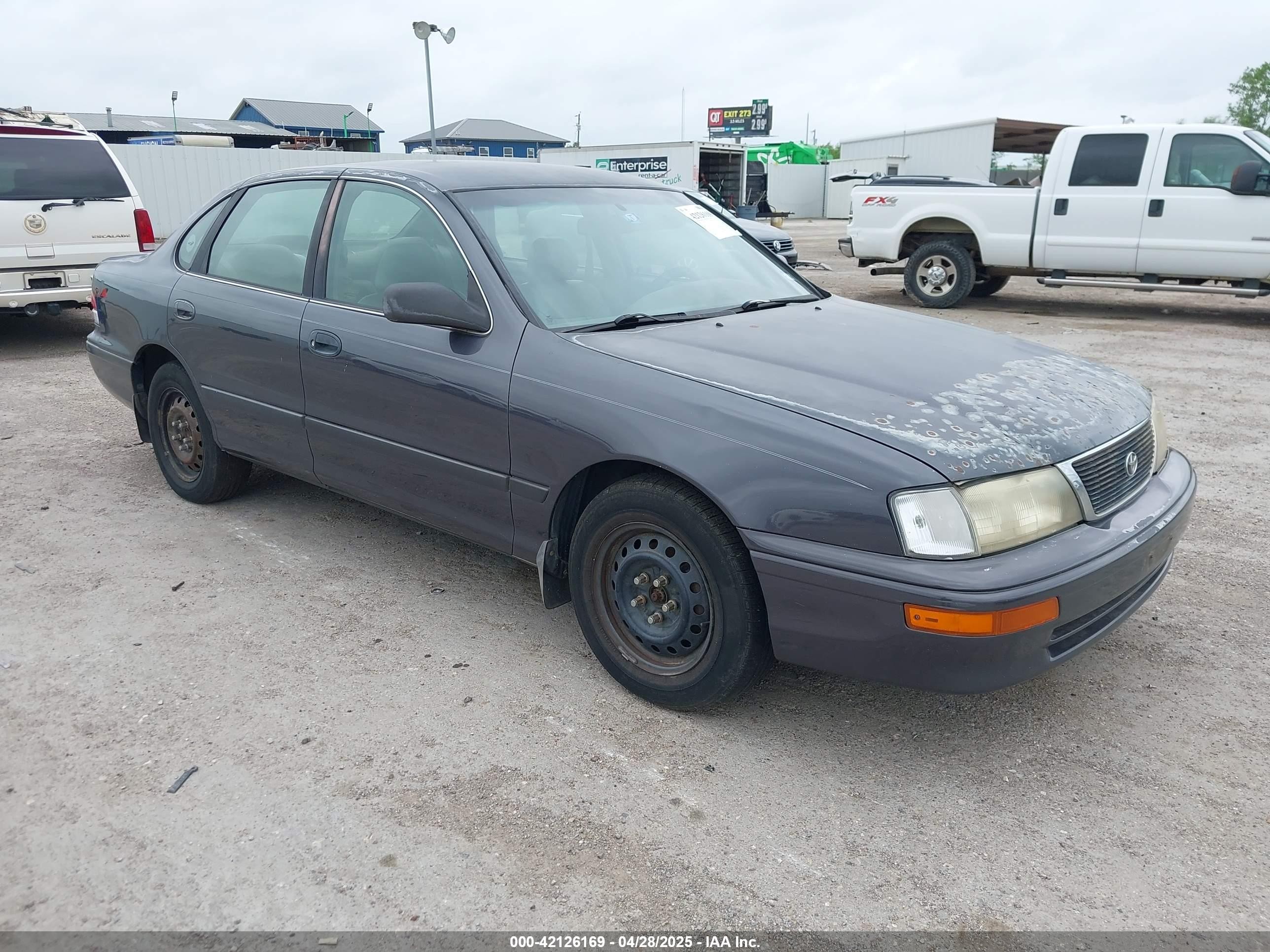 1997 Toyota Avalon XL, VIN 4T1BF12B2VU197339 — Front end