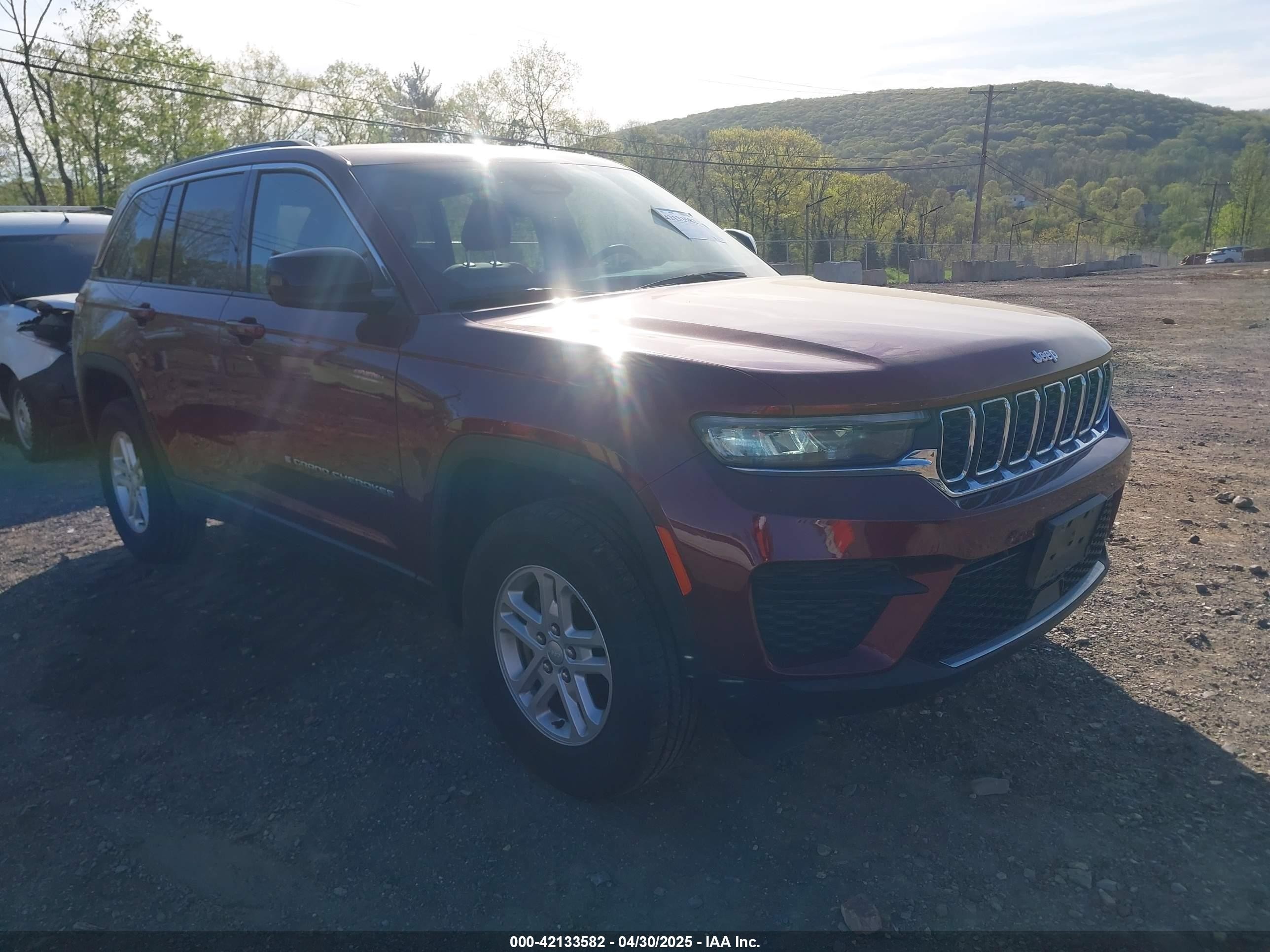2023 Jeep Grand Cherokee Altitude, VIN 1C4RJHAG6PC593502 — Side
