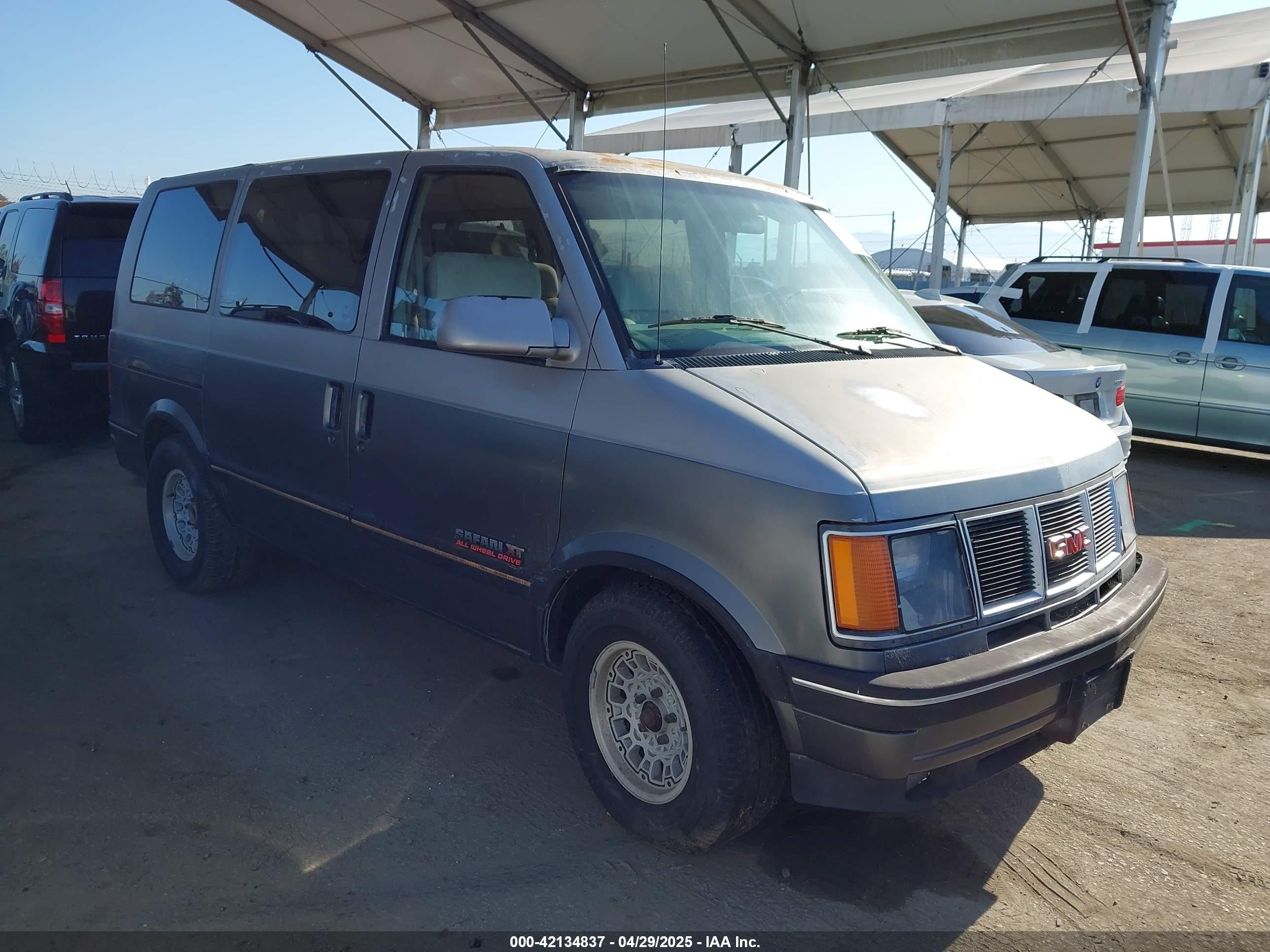 1991 GMC Safari, VIN 1GKDM19Z2MB530997 — Normal wear