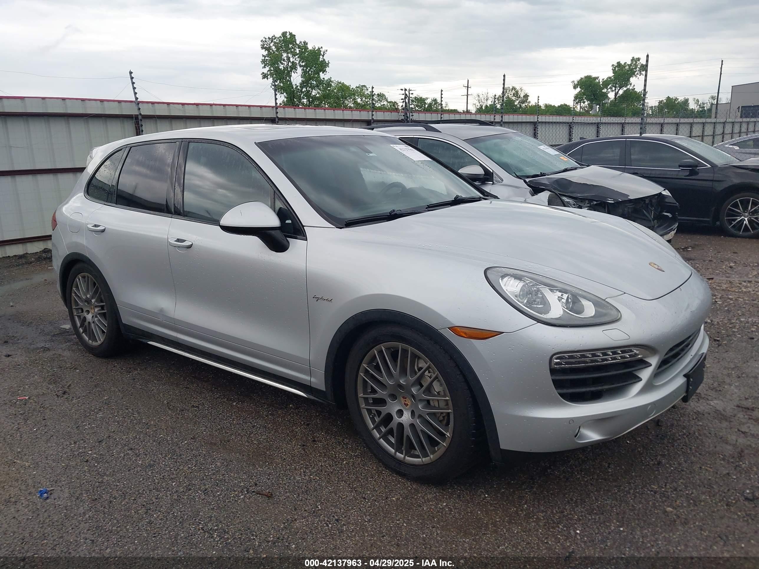 2014 Porsche Cayenne S Hybrid, VIN WP1AE2A23ELA50672 — Electrical