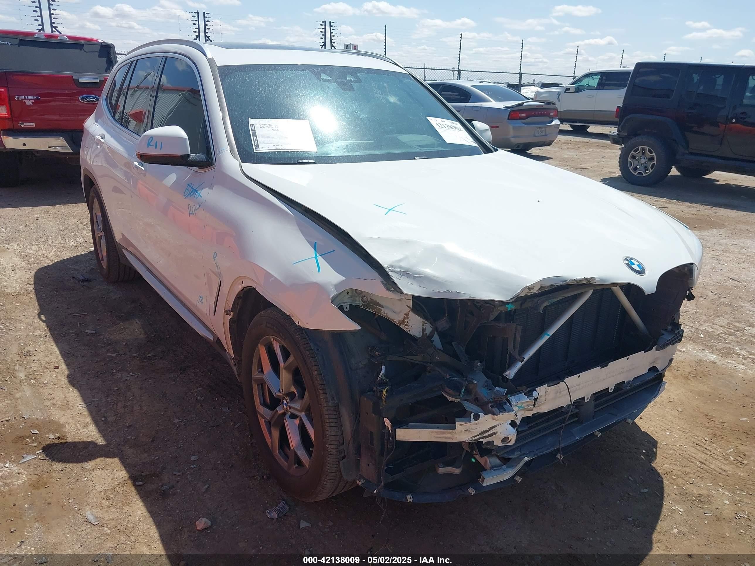2021 BMW X3 sDrive30i, VIN 5UXTY3C0XM9E41981 — Front end