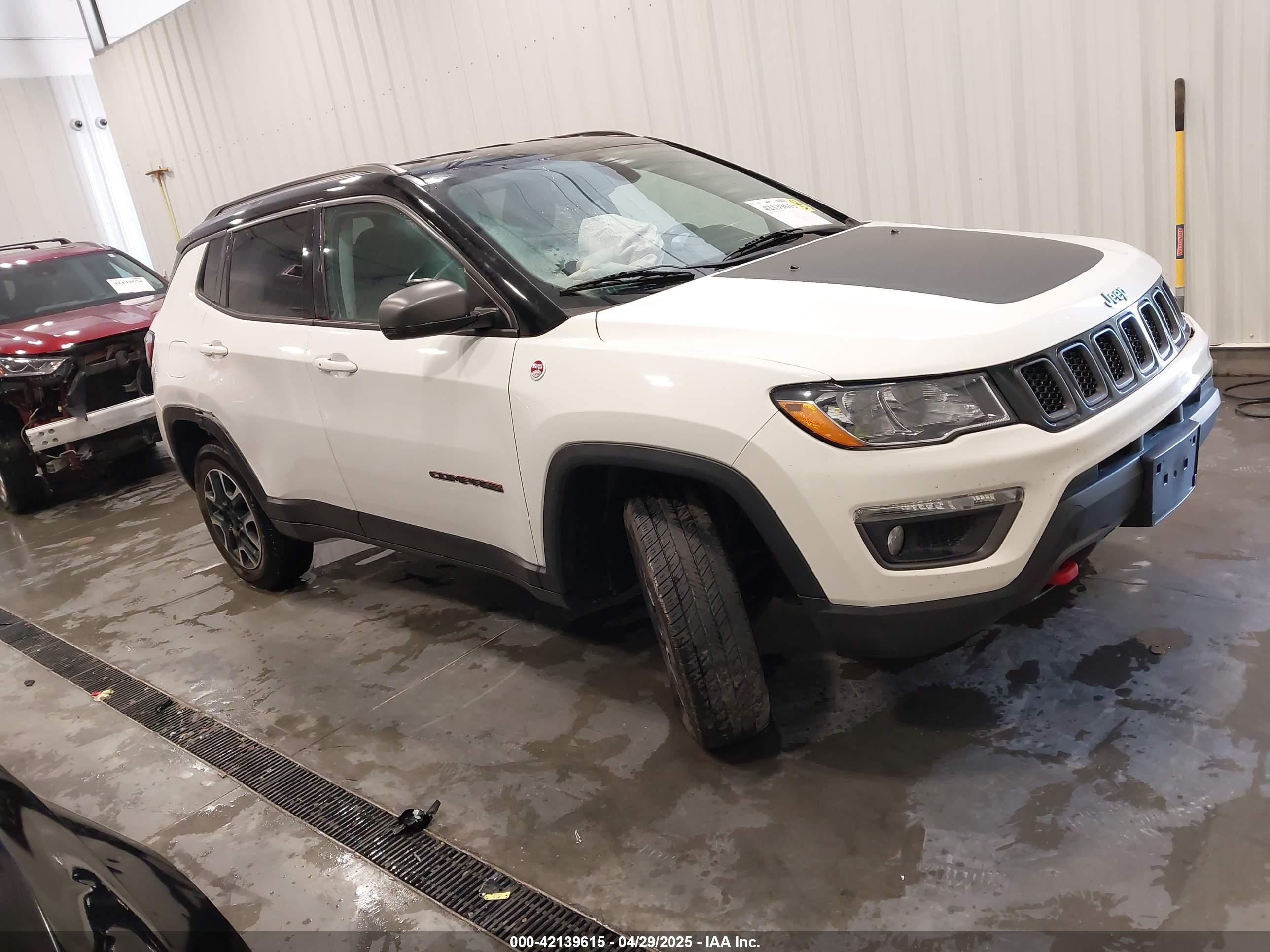 2020 Jeep Compass Trailhawk, VIN 3C4NJDDB9LT220878 — Side