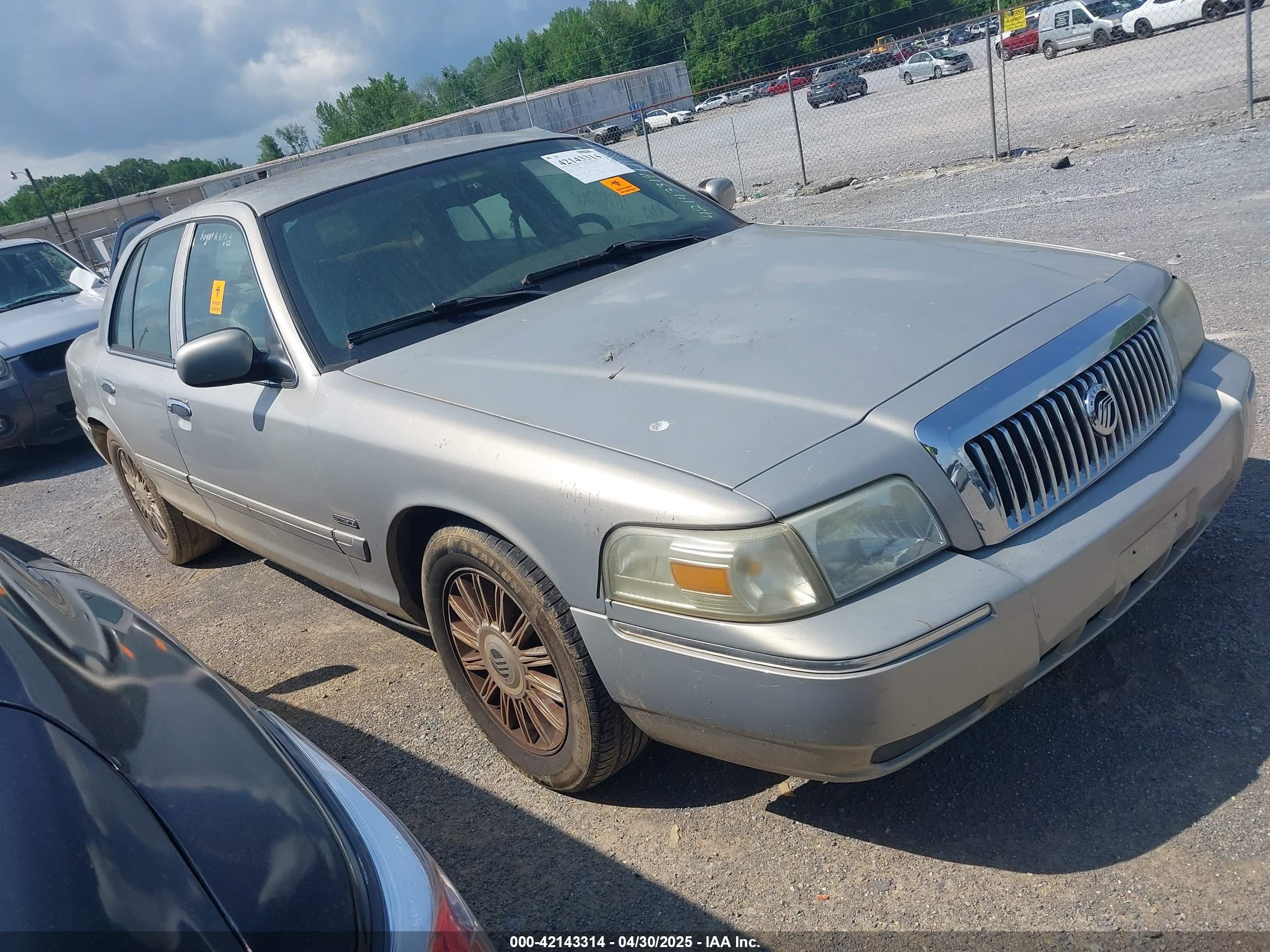 2010 Mercury Grand Marquis LS, VIN 2MEBM7FVXAX636841 — Auction photo 1 of 5