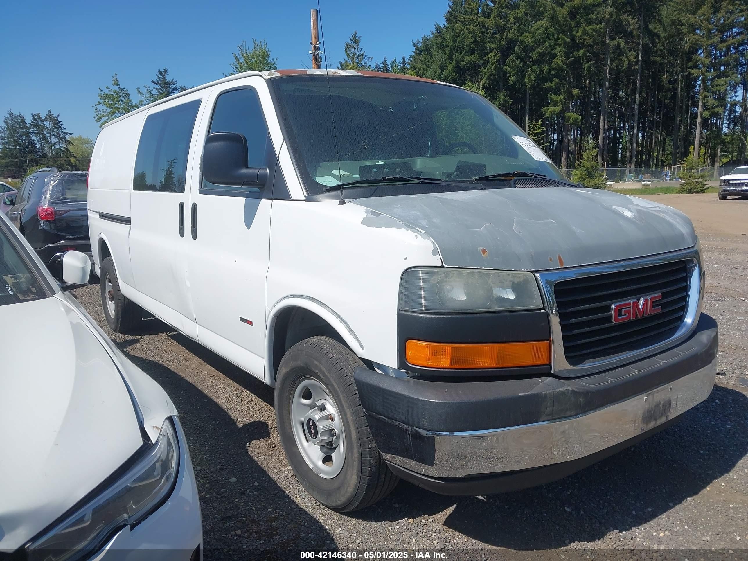 2007 GMC Savana, VIN 1GTHG392771146601 — Rear end