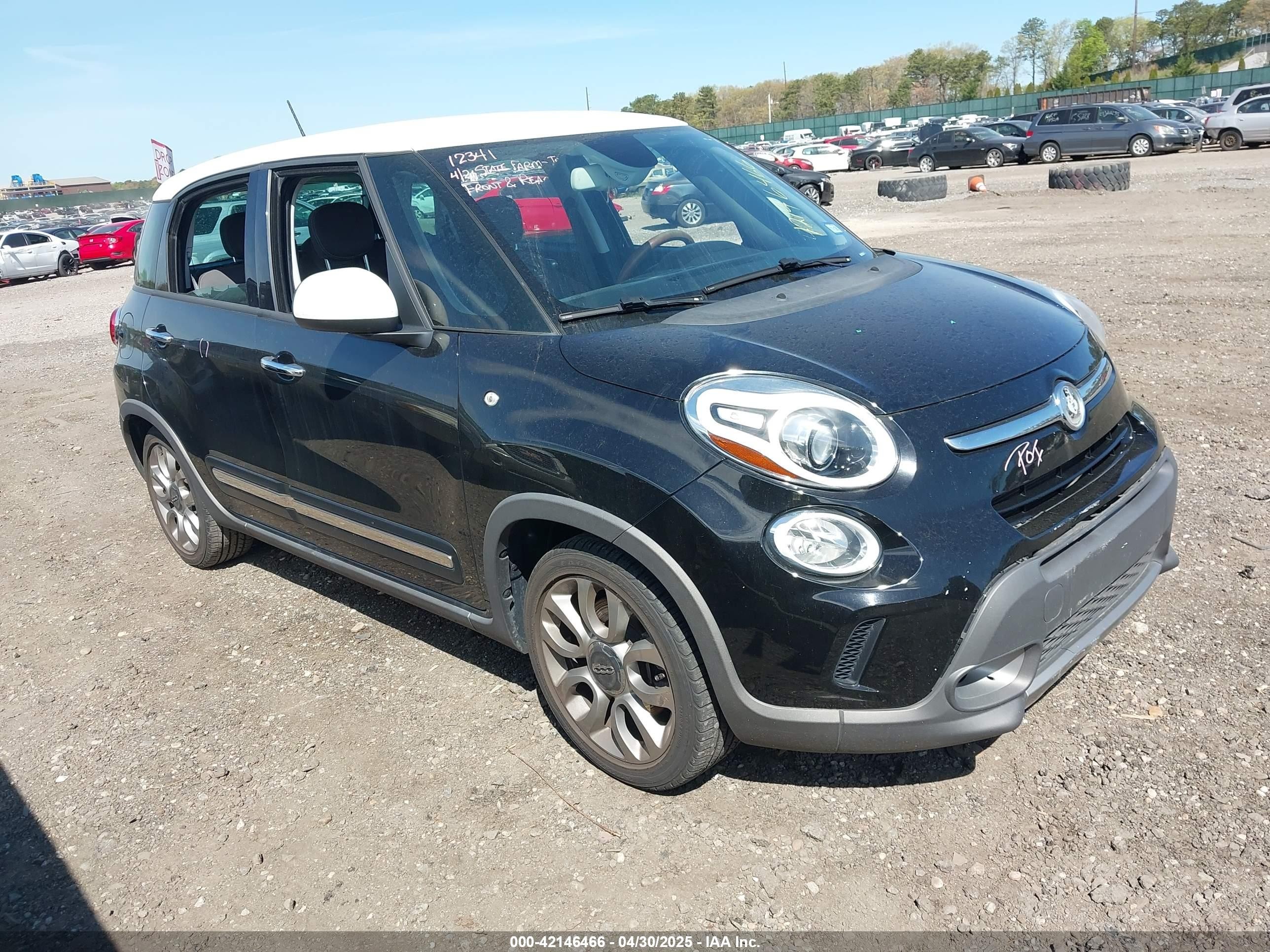 2016 FIAT 500L Trekking, VIN ZFBCFADH5GZ037667 — Front end