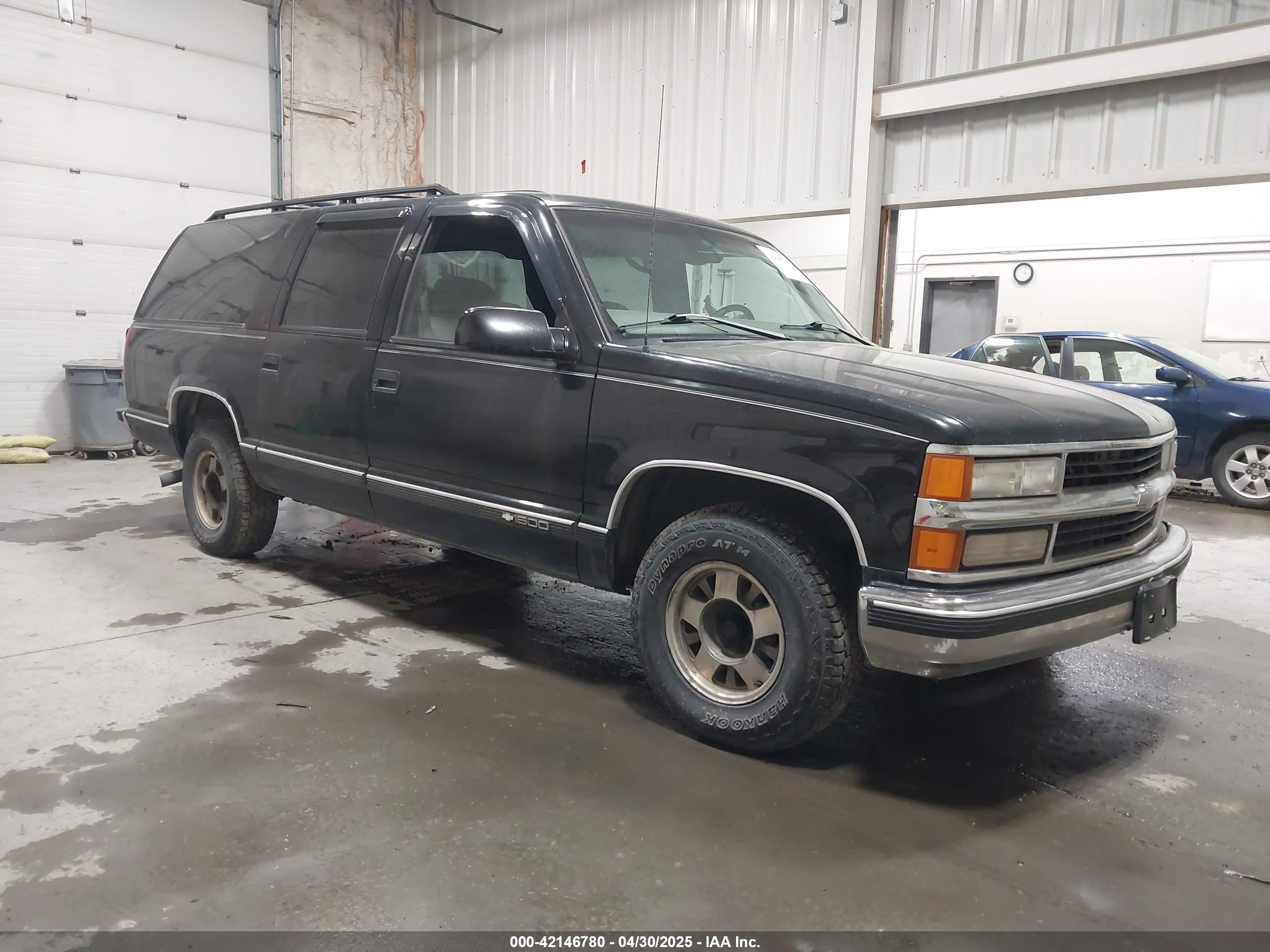 1997 Chevrolet Suburban, VIN 3GNEC16R6VG177641 — Rear end