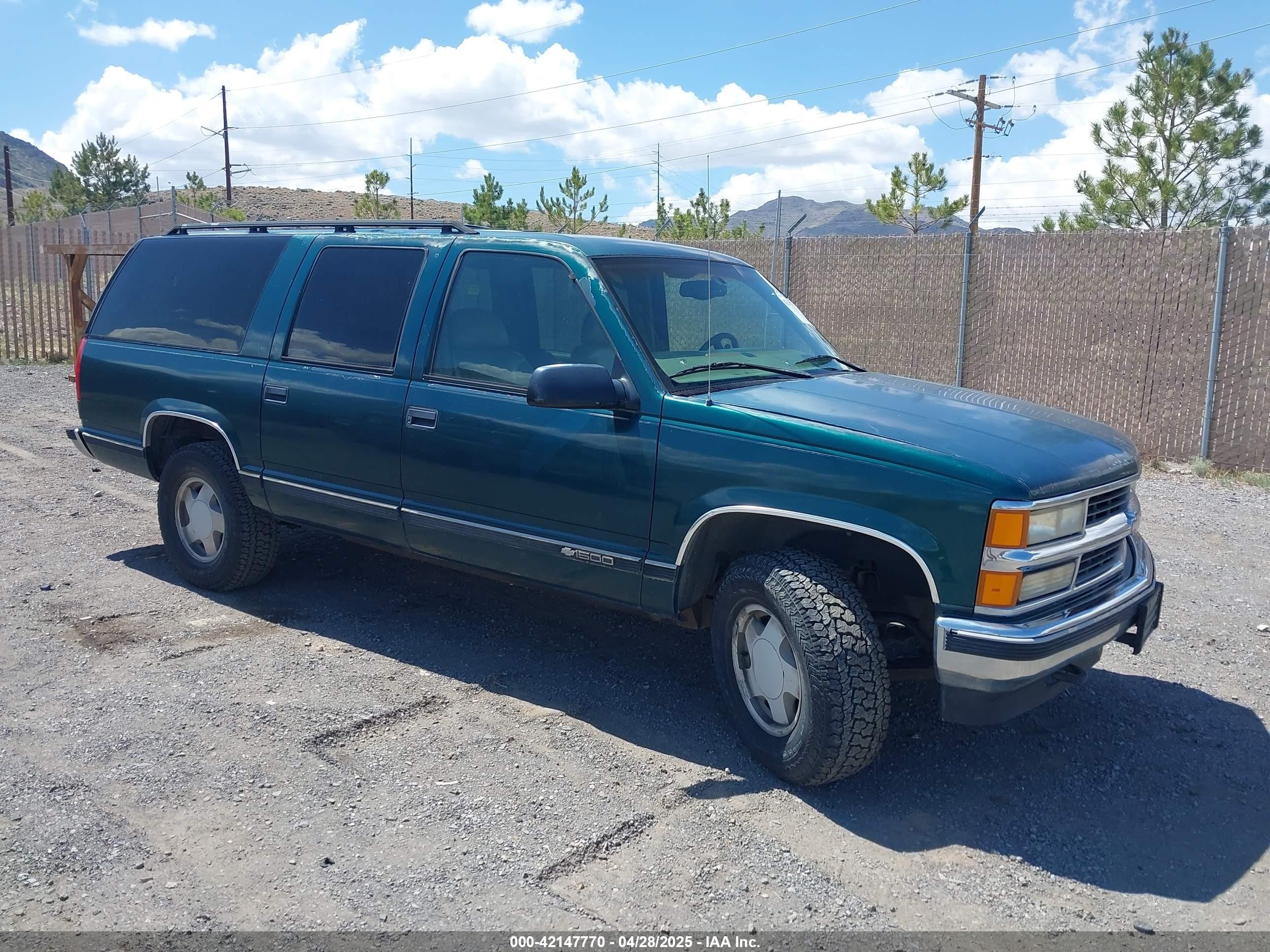 1997 Chevrolet Suburban, VIN 3GNFK16R1VG167865 — Normal wear