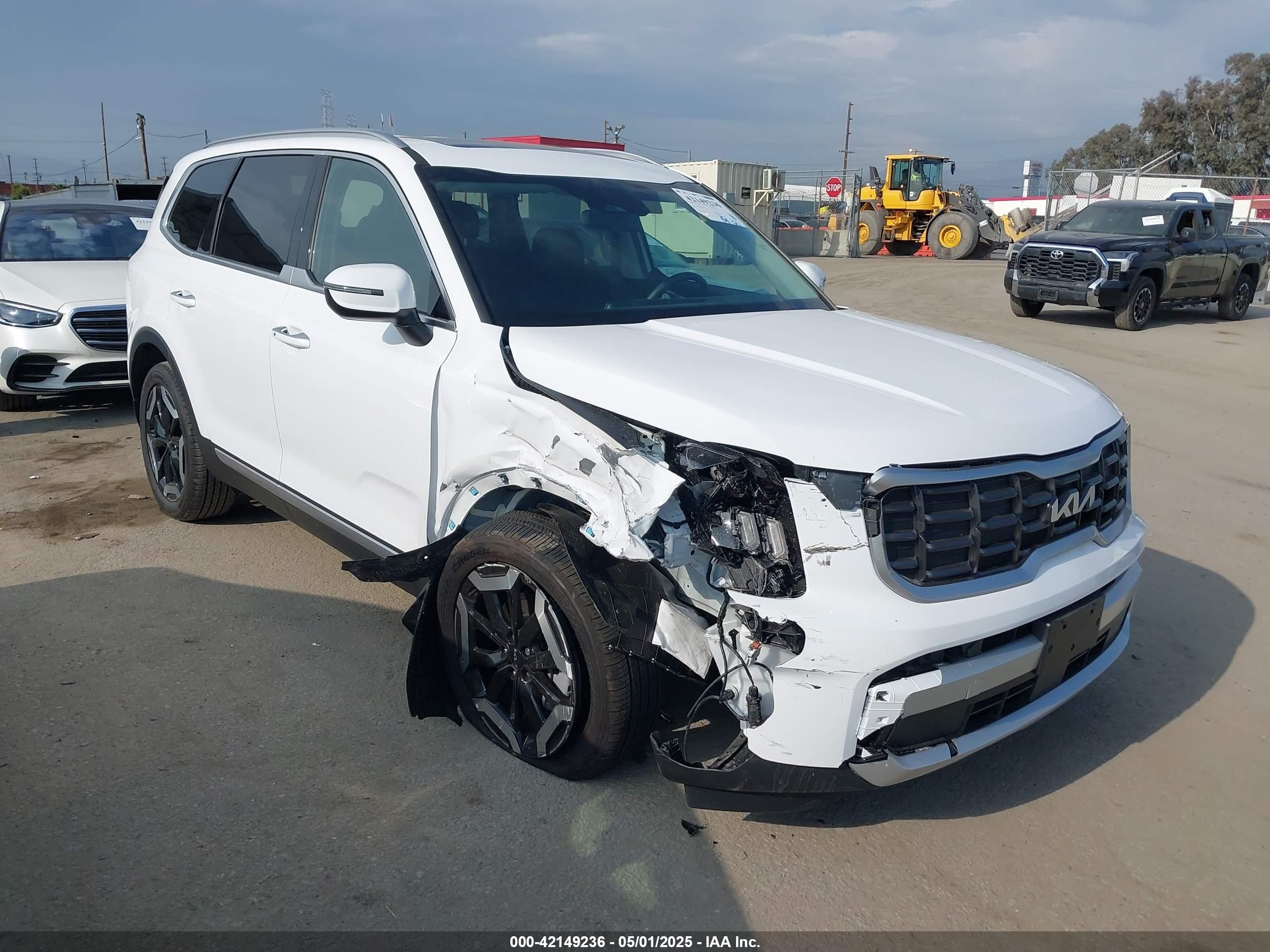 2025 Kia Telluride S, VIN 5XYP64GC4SG611988 — Front end