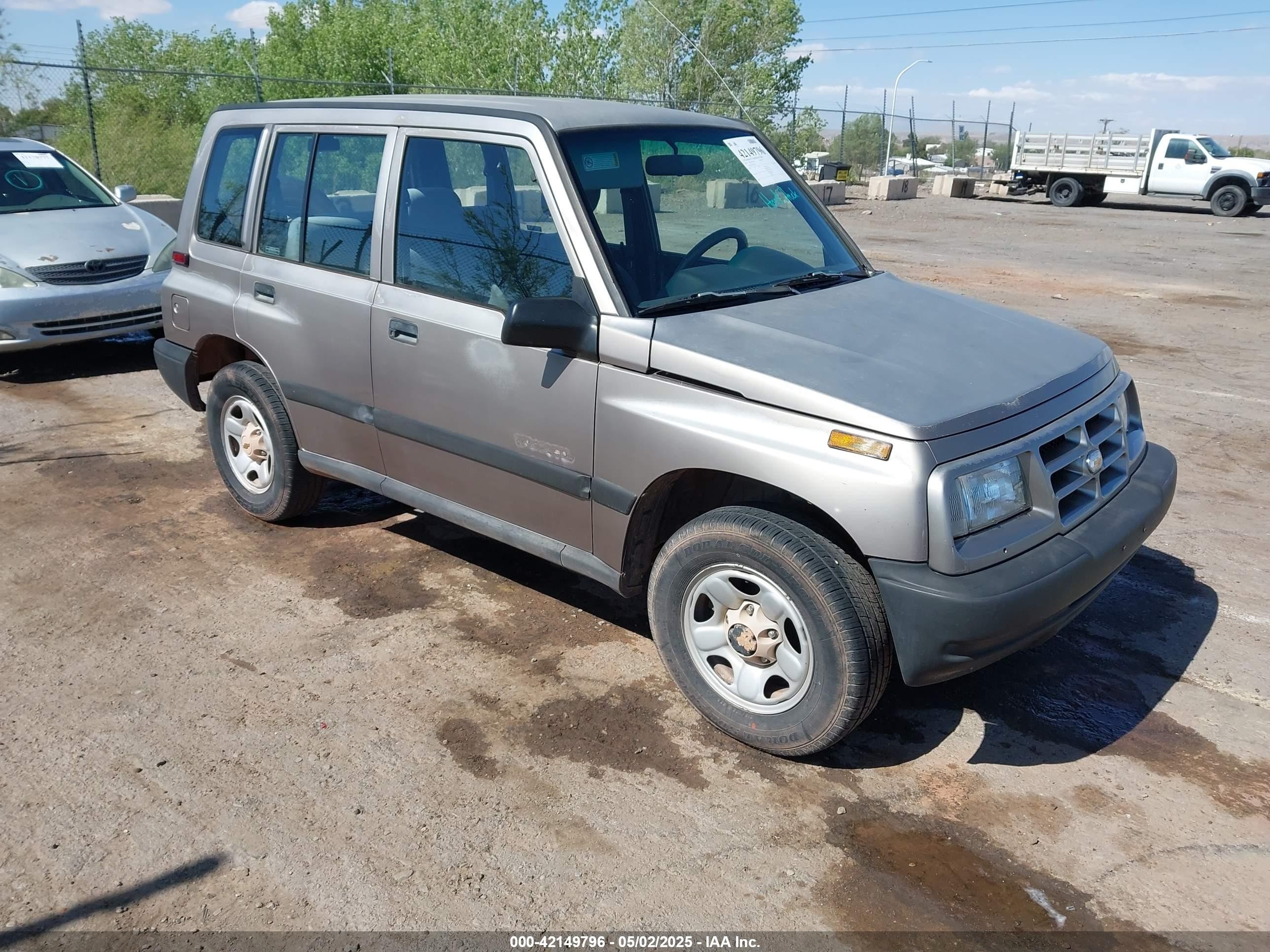1998 Chevrolet Tracker, VIN 2CNBJ1369W6913198 — Front end