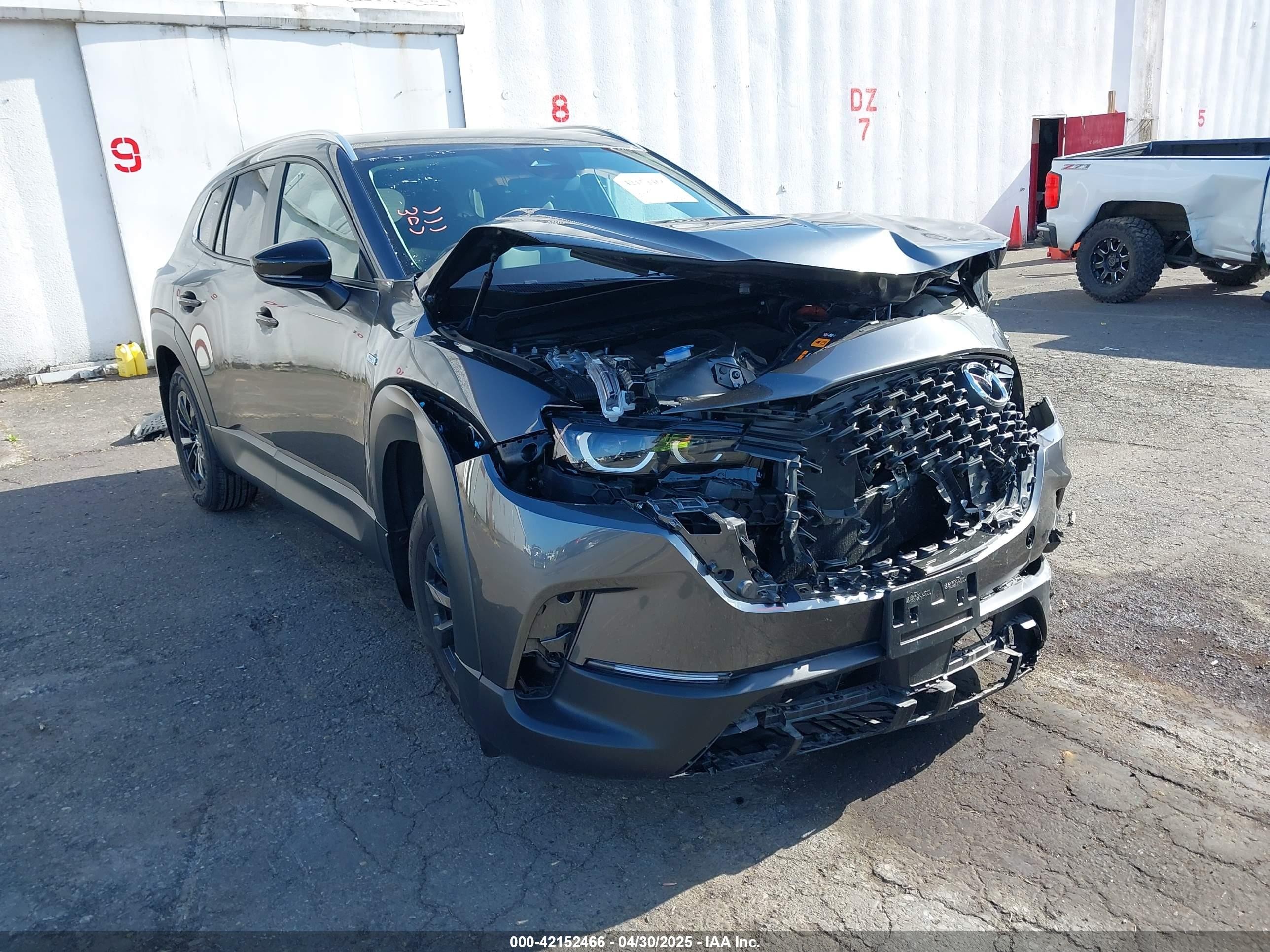 2025 Mazda CX-50 Hybrid Preferred Package, VIN 7MMVAABW7SN100421 — Front end