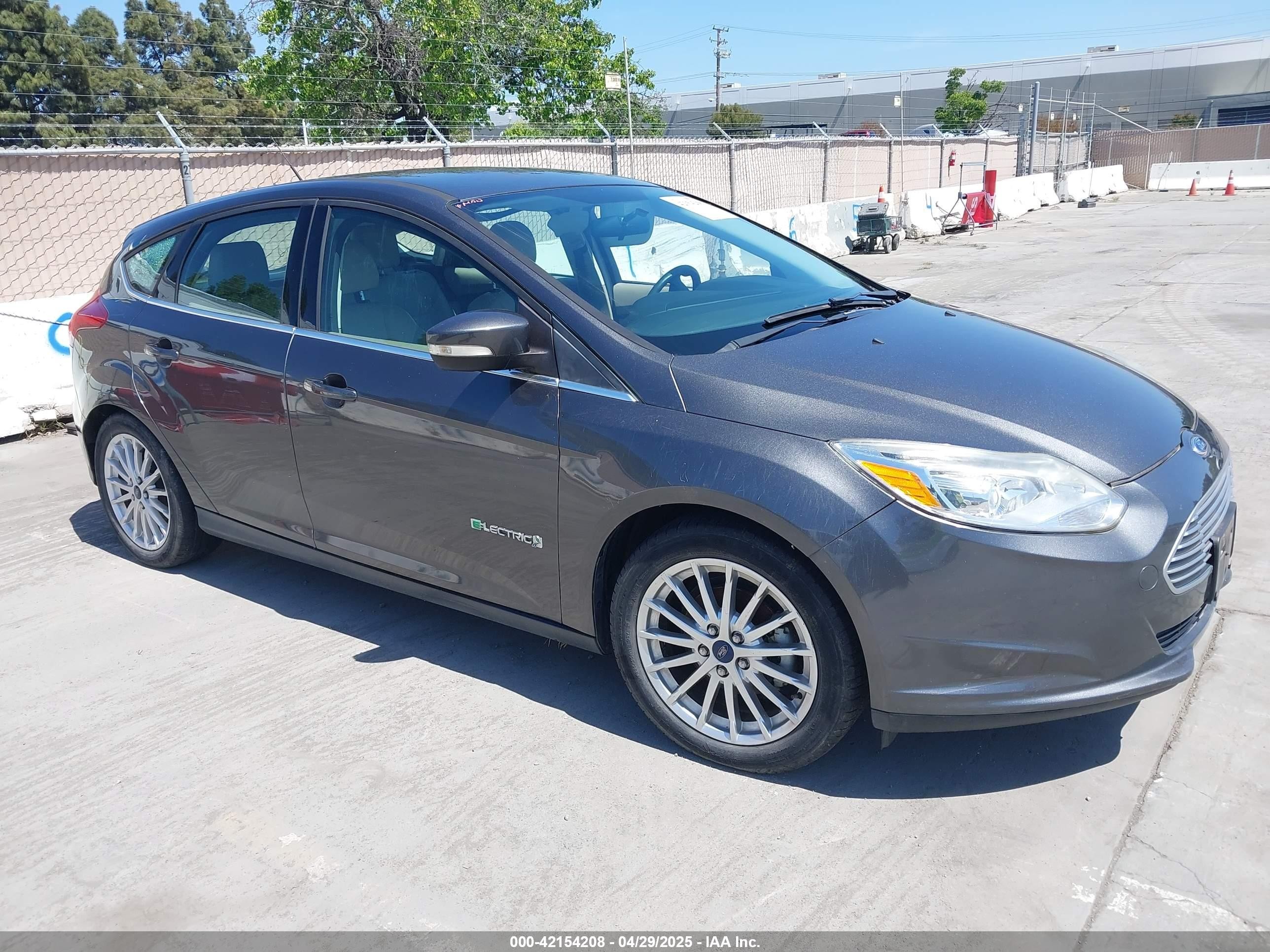 2015 Ford Focus Electric, VIN 1FADP3R49FL211294 — Normal wear