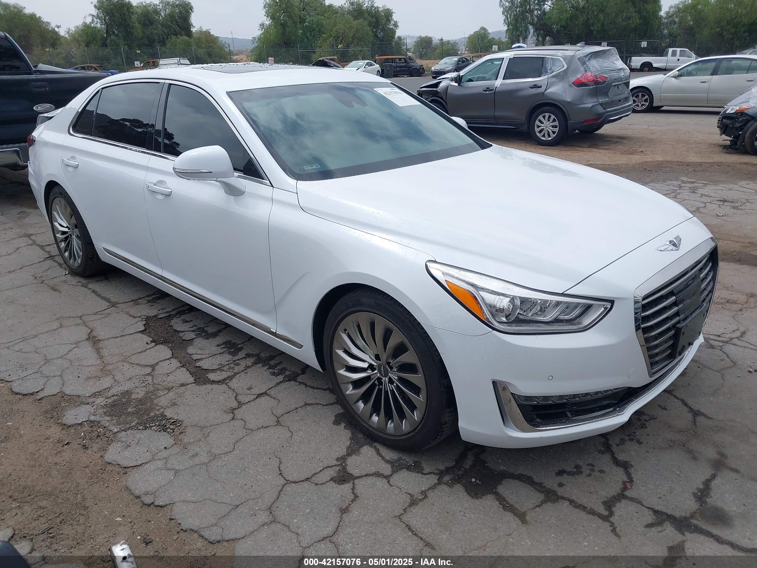 2019 Genesis G90 Premium, VIN KMTF34JA4KU061686 — Rear end