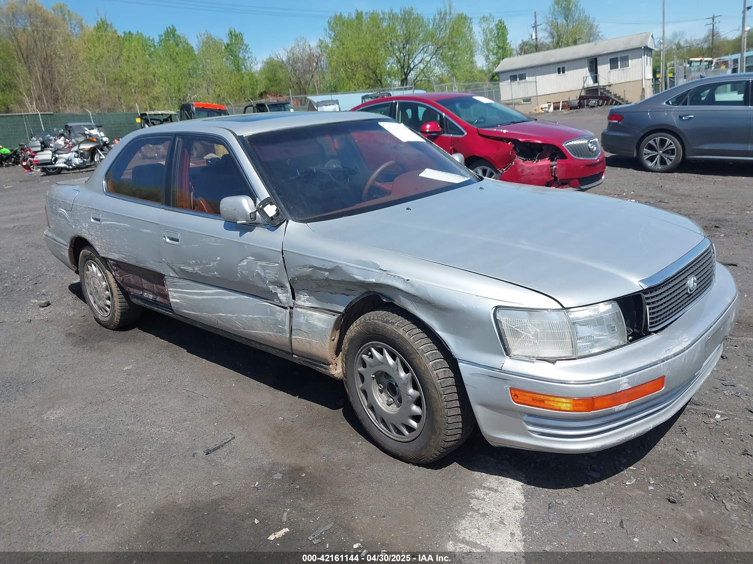 1990 Lexus LS 400, VIN JT8UF11E7L0009779 — Front end
