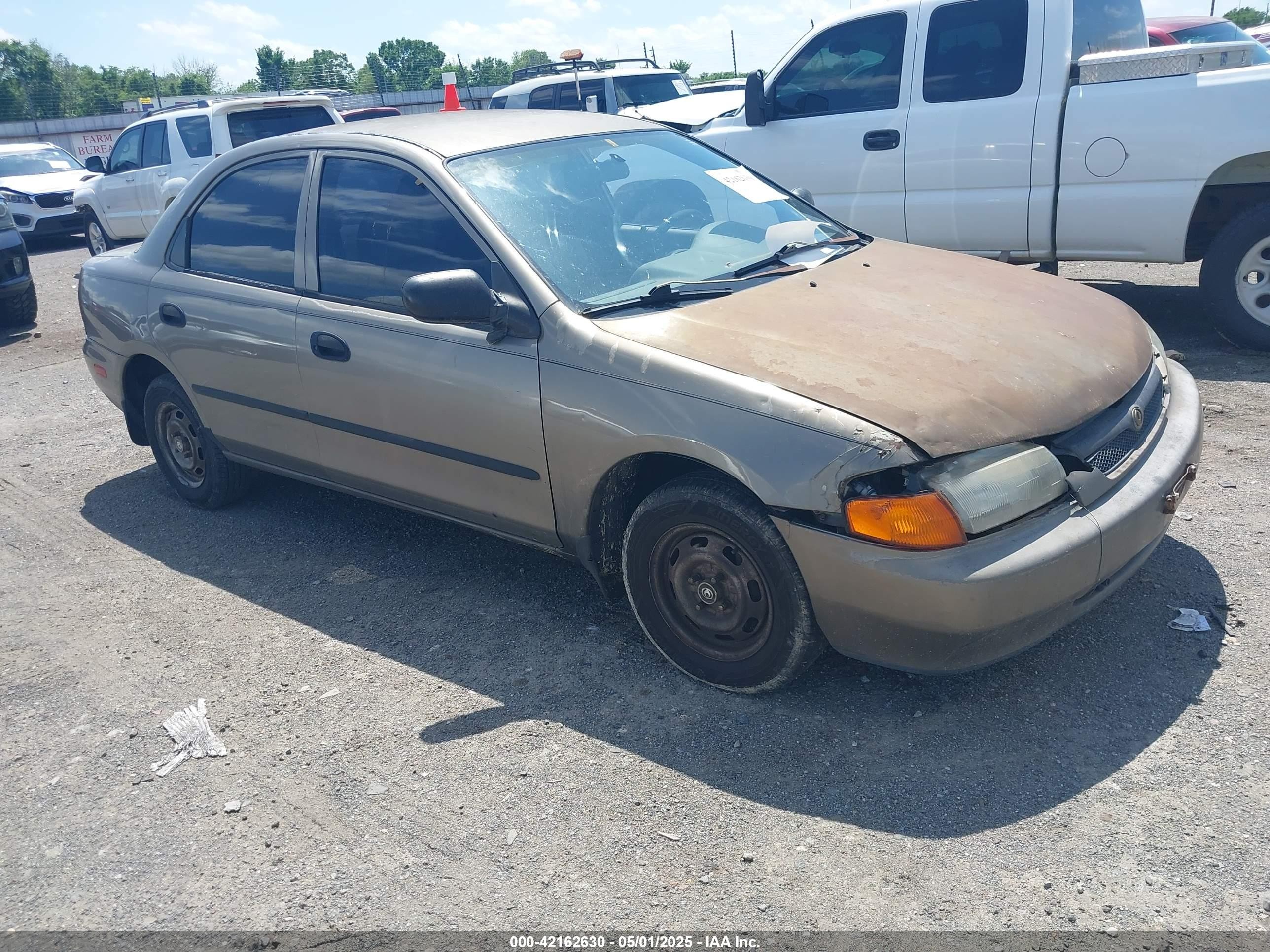 1997 Mazda Protege DX, VIN JM1BC1416V0132633 — Перед