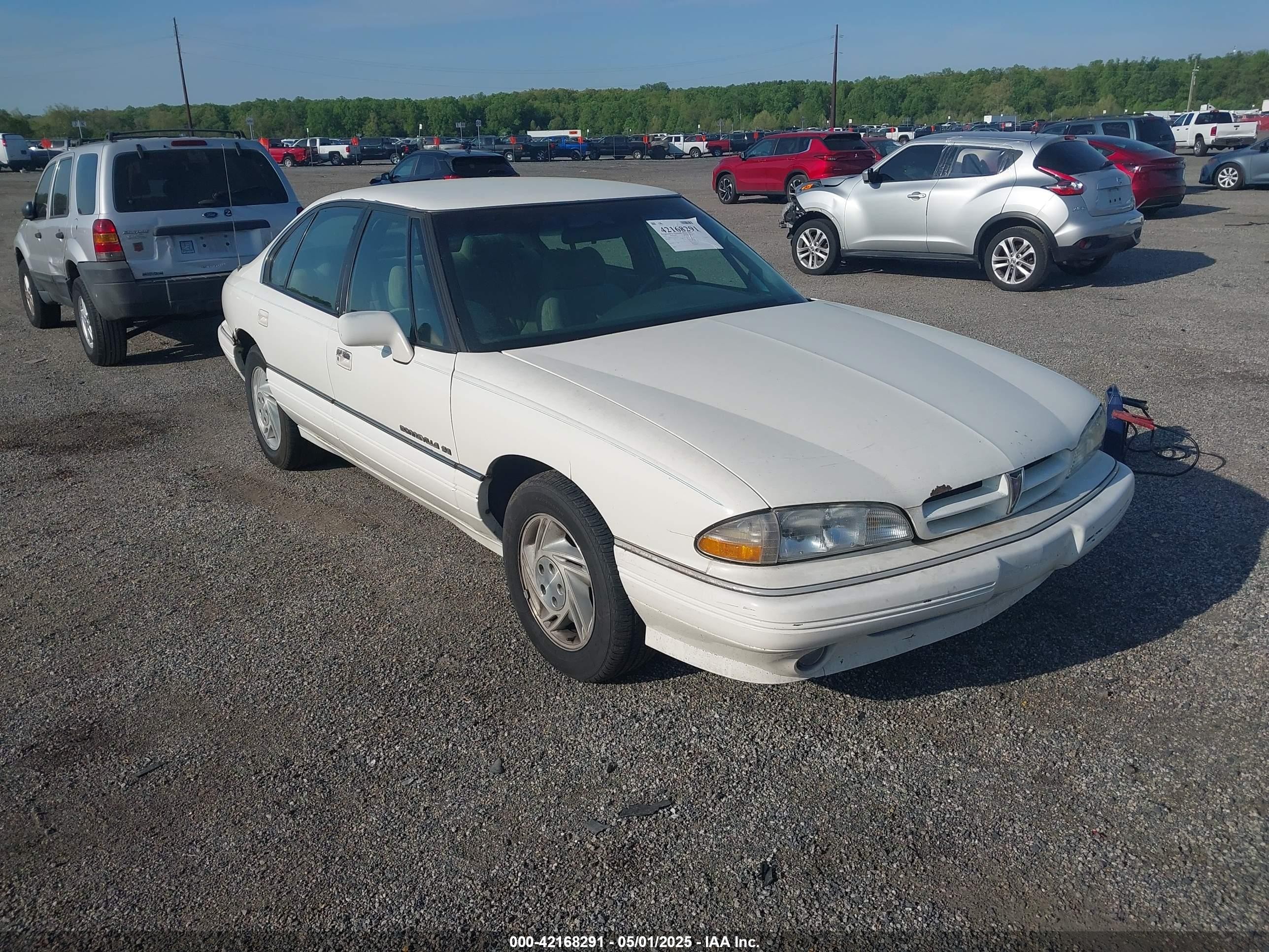 1992 Pontiac Bonneville SE, VIN 1G2HX53L4N1201312 — Rear end