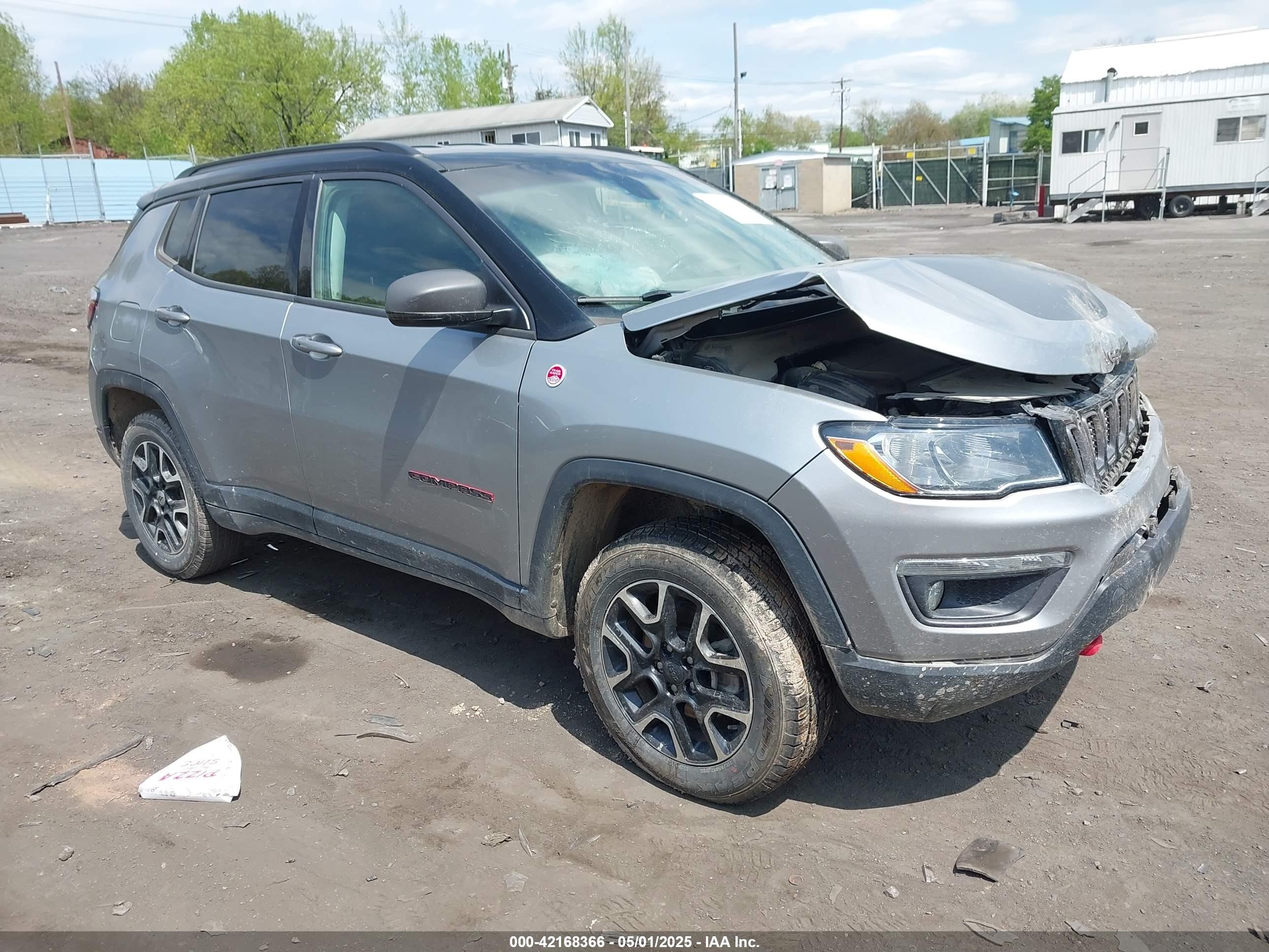 2020 Jeep Compass Trailhawk, VIN 3C4NJDDB4LT171685 — Front end