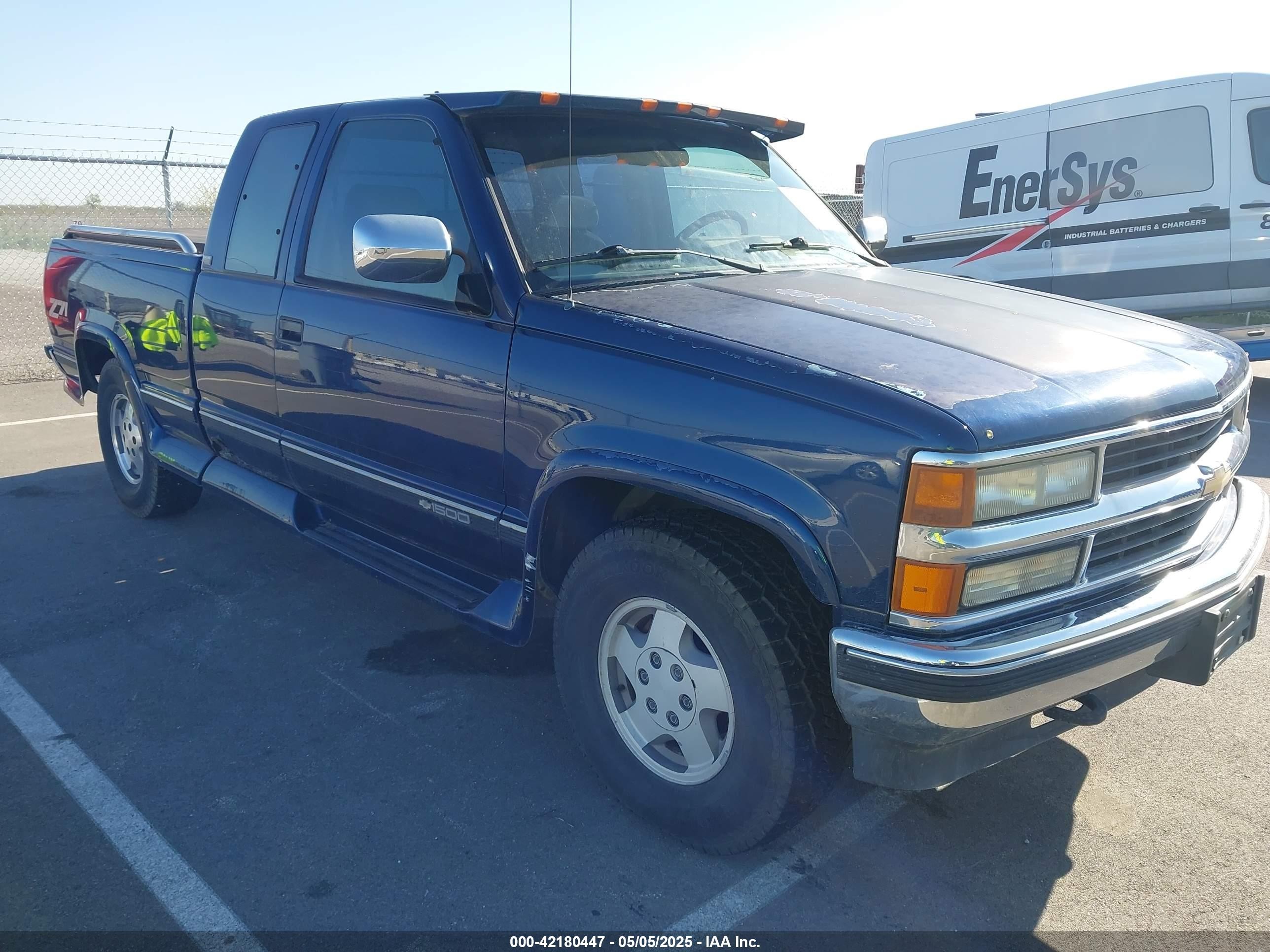 1994 Chevrolet K1500, VIN 2GBEK19K9R1226294 — Side