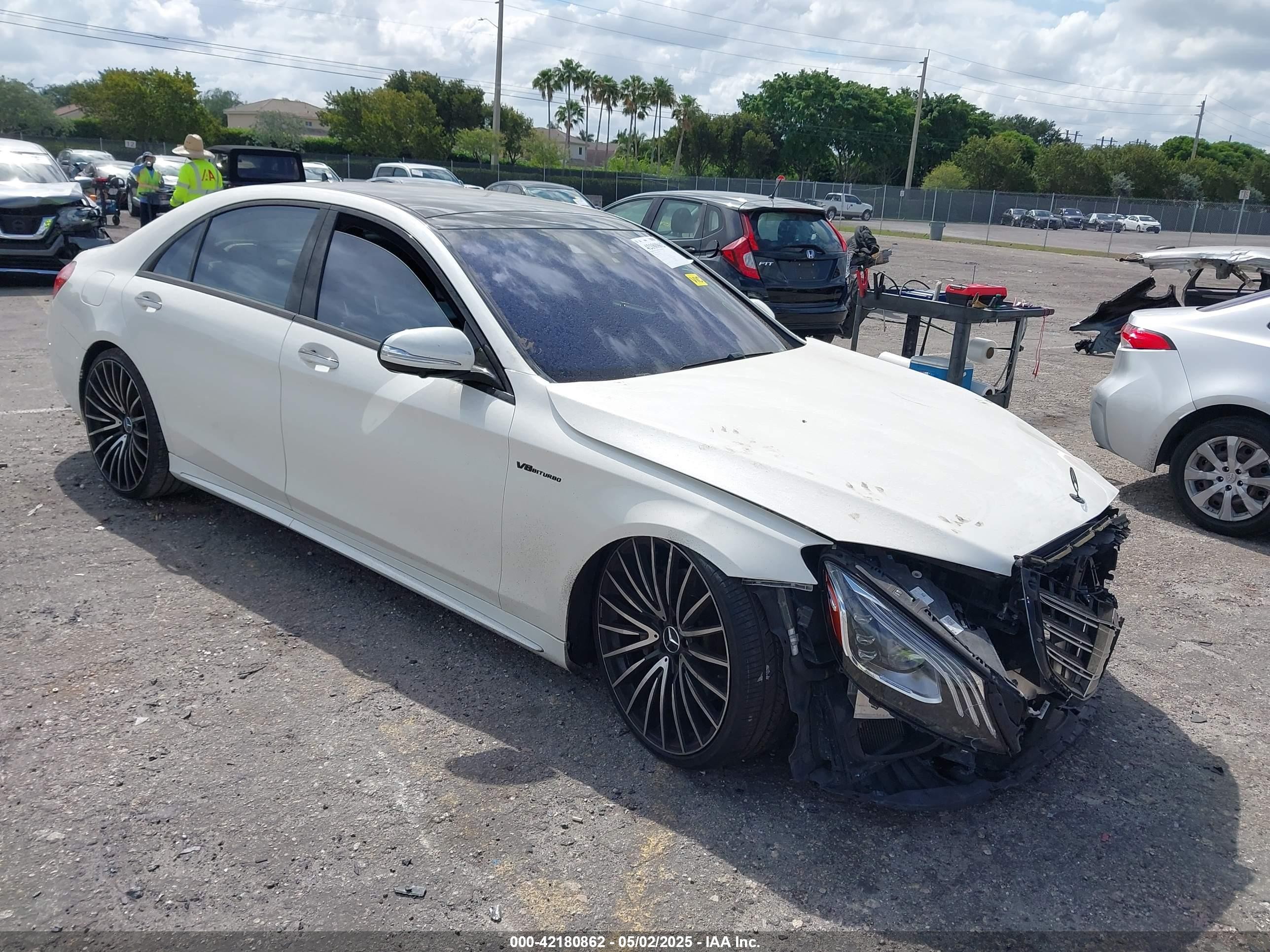 2019 Mercedes-Benz S 560, VIN WDDUG8DB4KA451393 — Front end