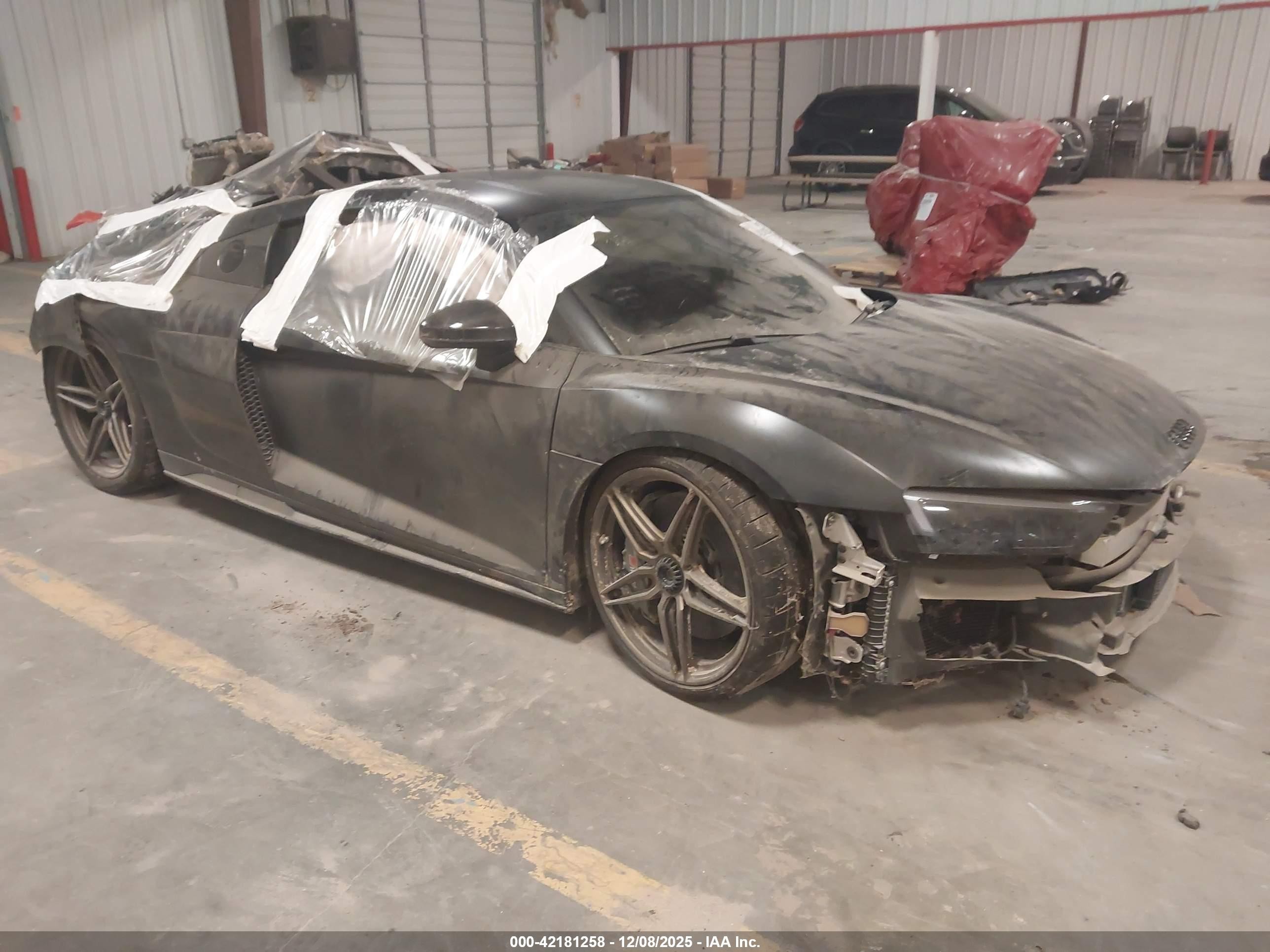 2020 Audi R8 V10 plus, VIN WUAKBAFX9L7900309 — Side
