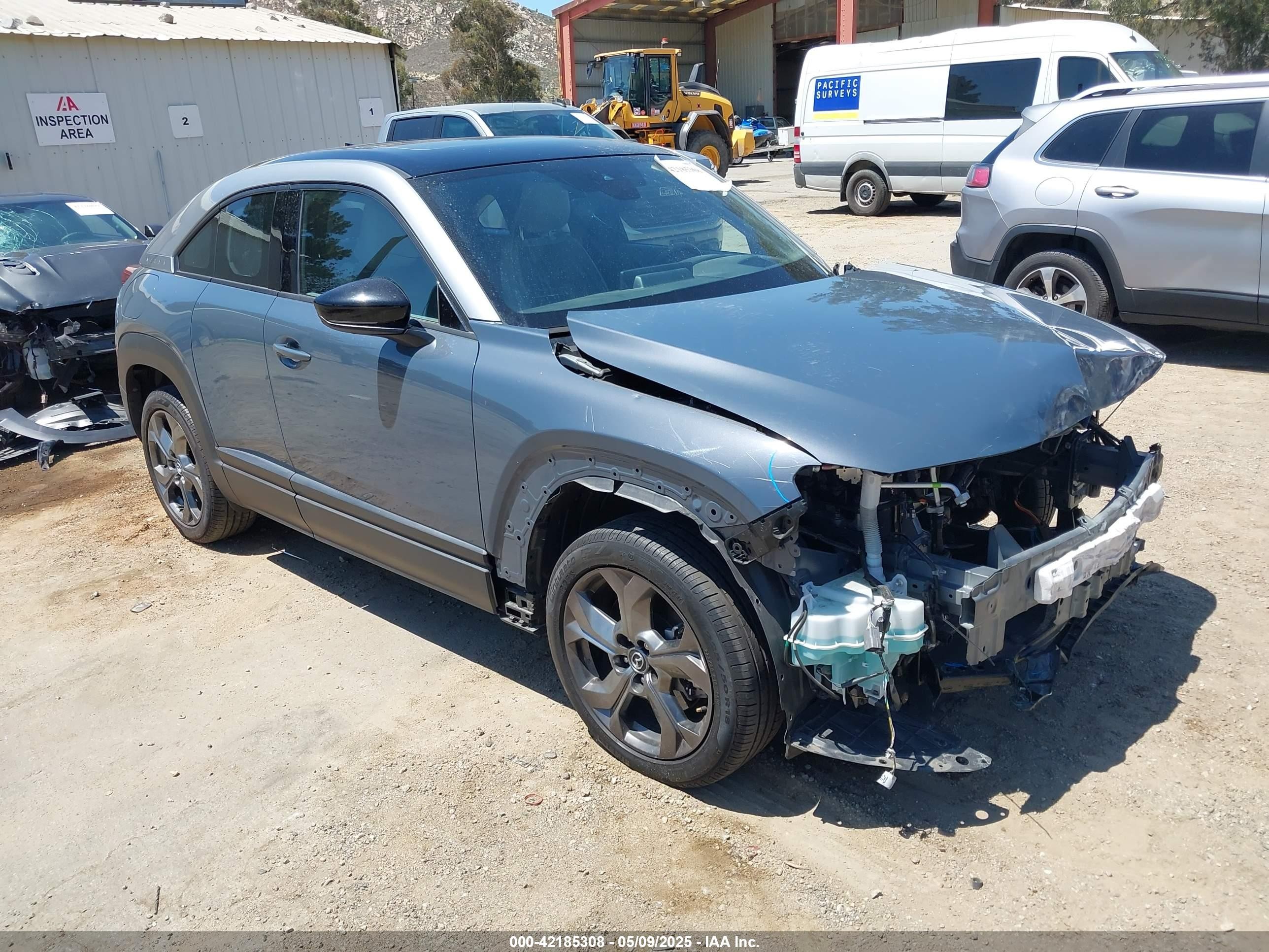 2022 Mazda MX-30 Premium Plus, VIN JM1DRADB1N0100219 — Front end