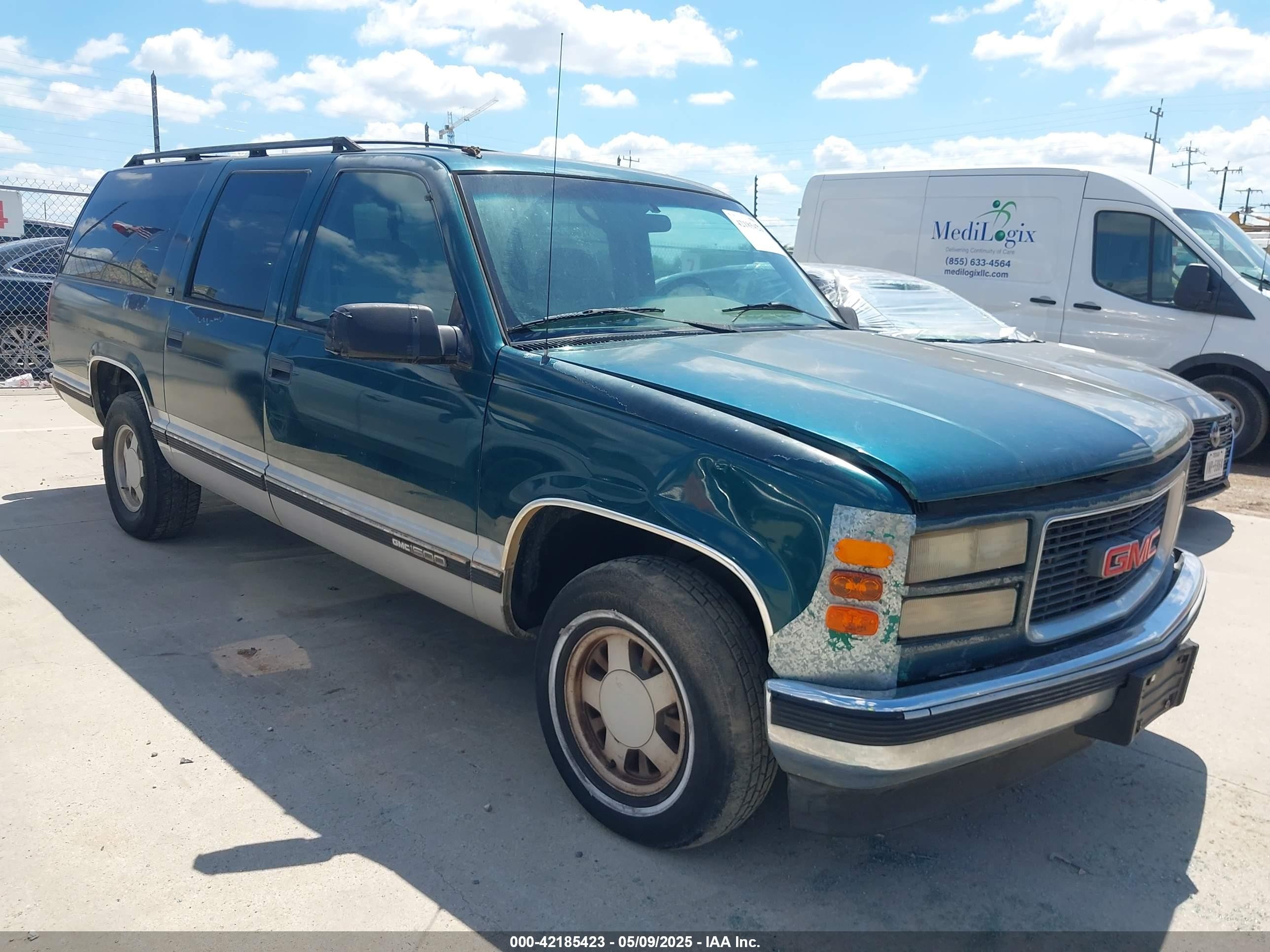 1995 GMC Suburban, VIN 1GKEC16KXSJ712111 — Side