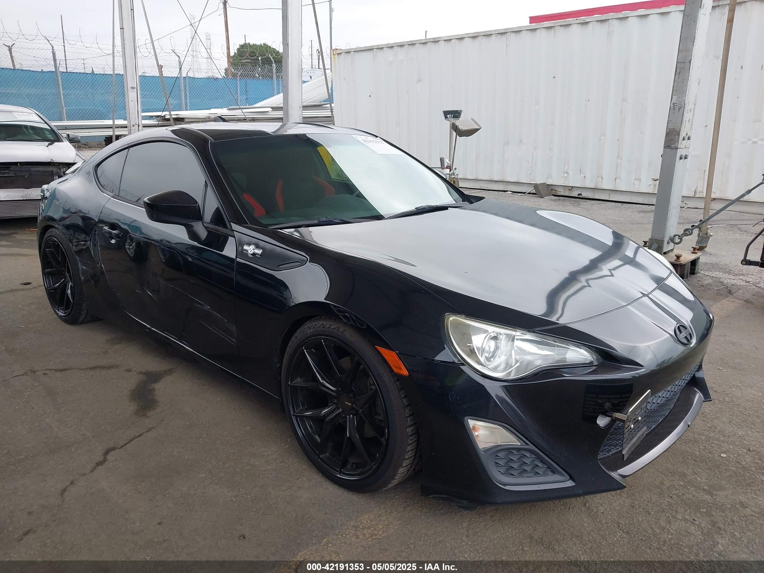 2016 Scion FR-S, VIN JF1ZNAA12G8708385 — Side