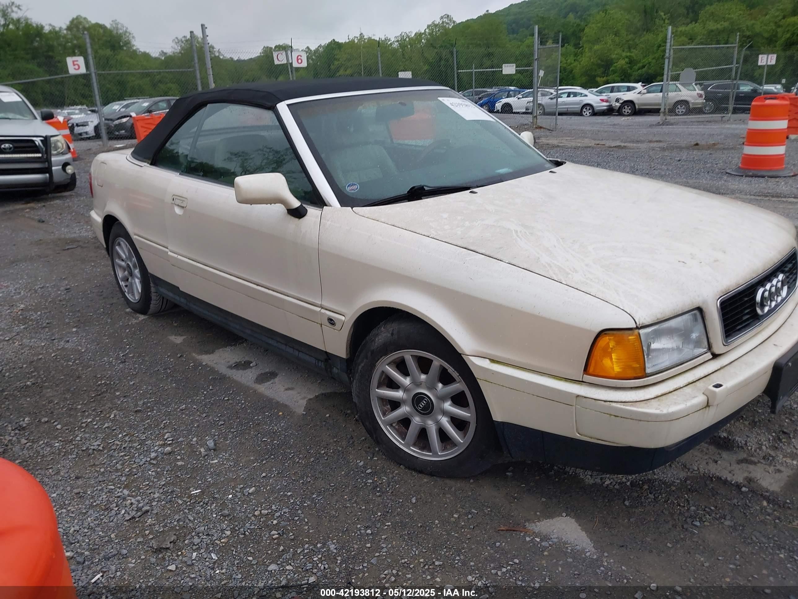 1996 Audi Cabriolet, VIN WAUAA88G7TA004253 — Front end