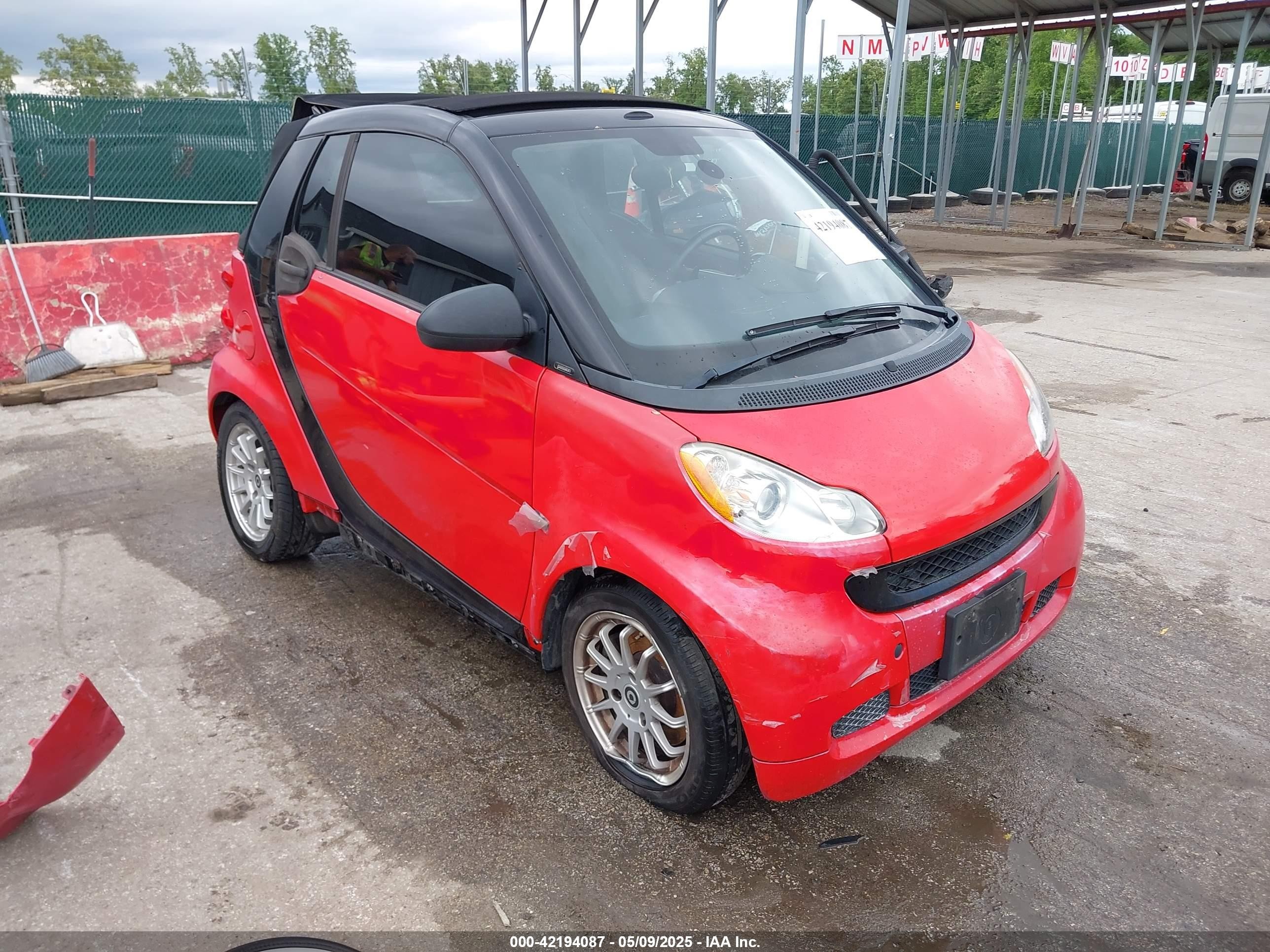 2012 Smart fortwo Passion, VIN WMEEK3BA2CK559941 — Side
