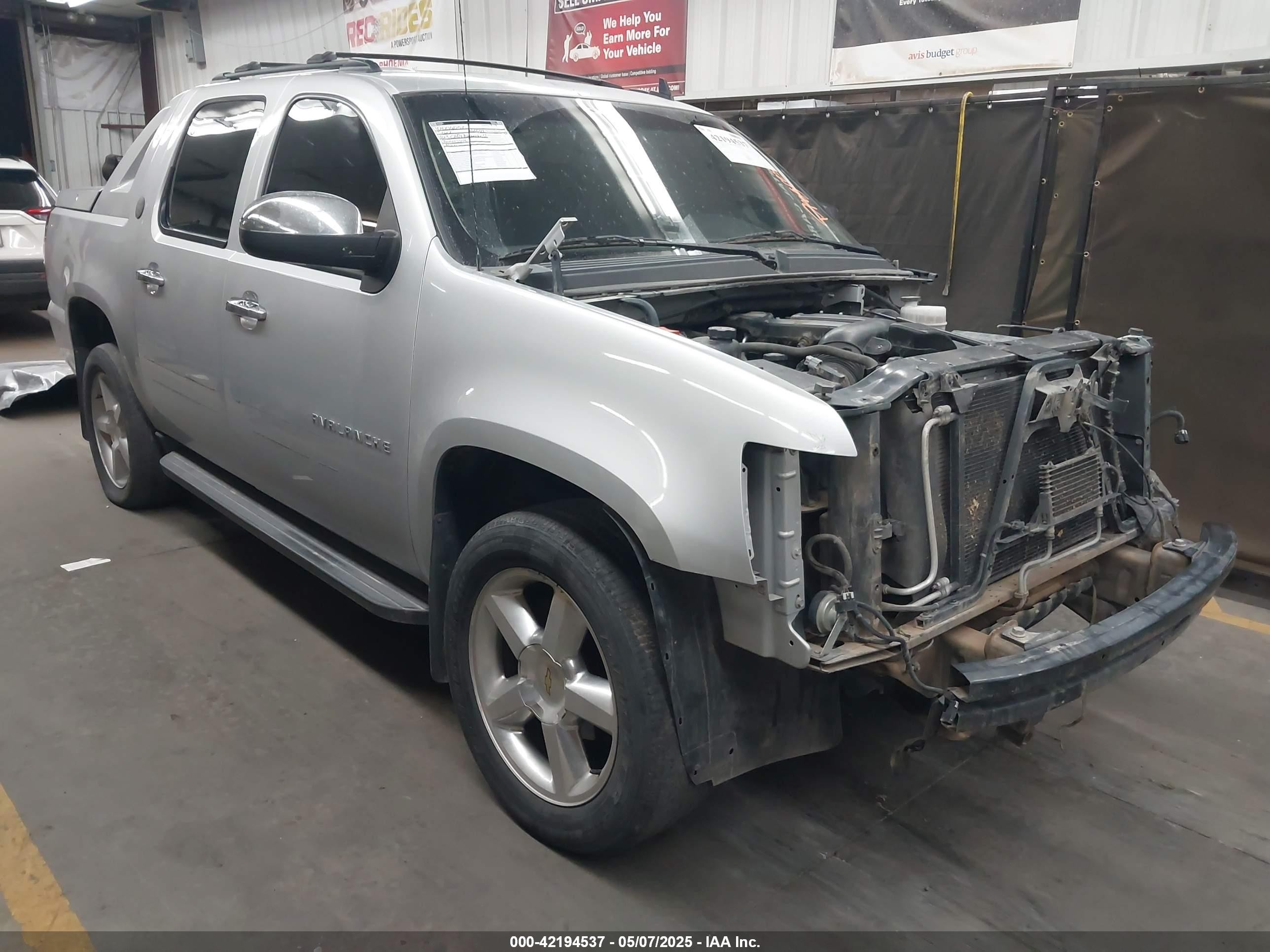 2013 Chevrolet Avalanche LT, VIN 3GNTKFE77DG312888 — Front end