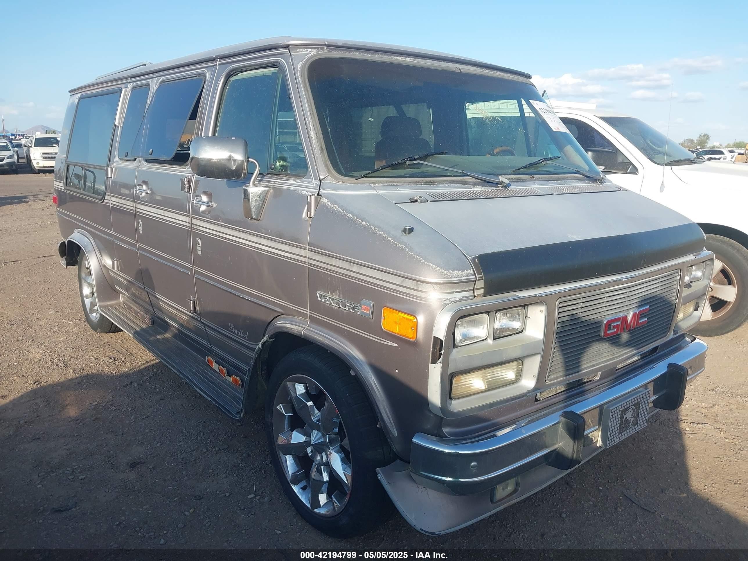 1993 GMC Vandura, VIN 1GDEG25K9PF513953 — Front end