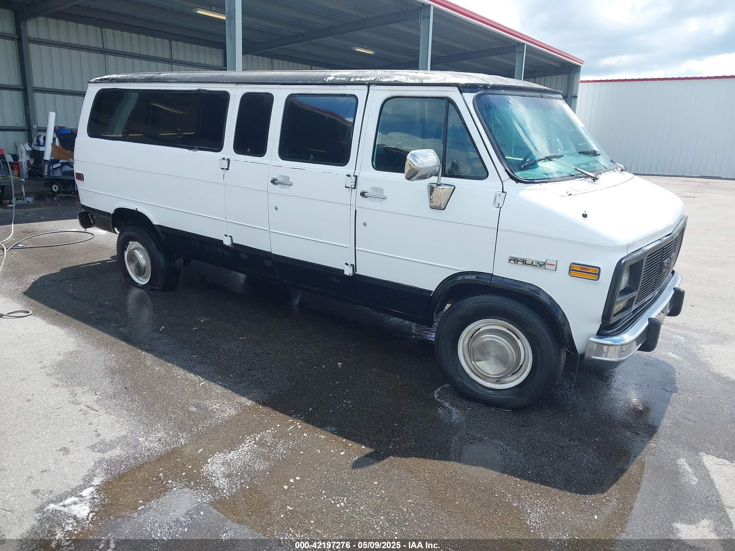 1995 GMC Rally, VIN 1GJGG39K1SF521849 — Перед