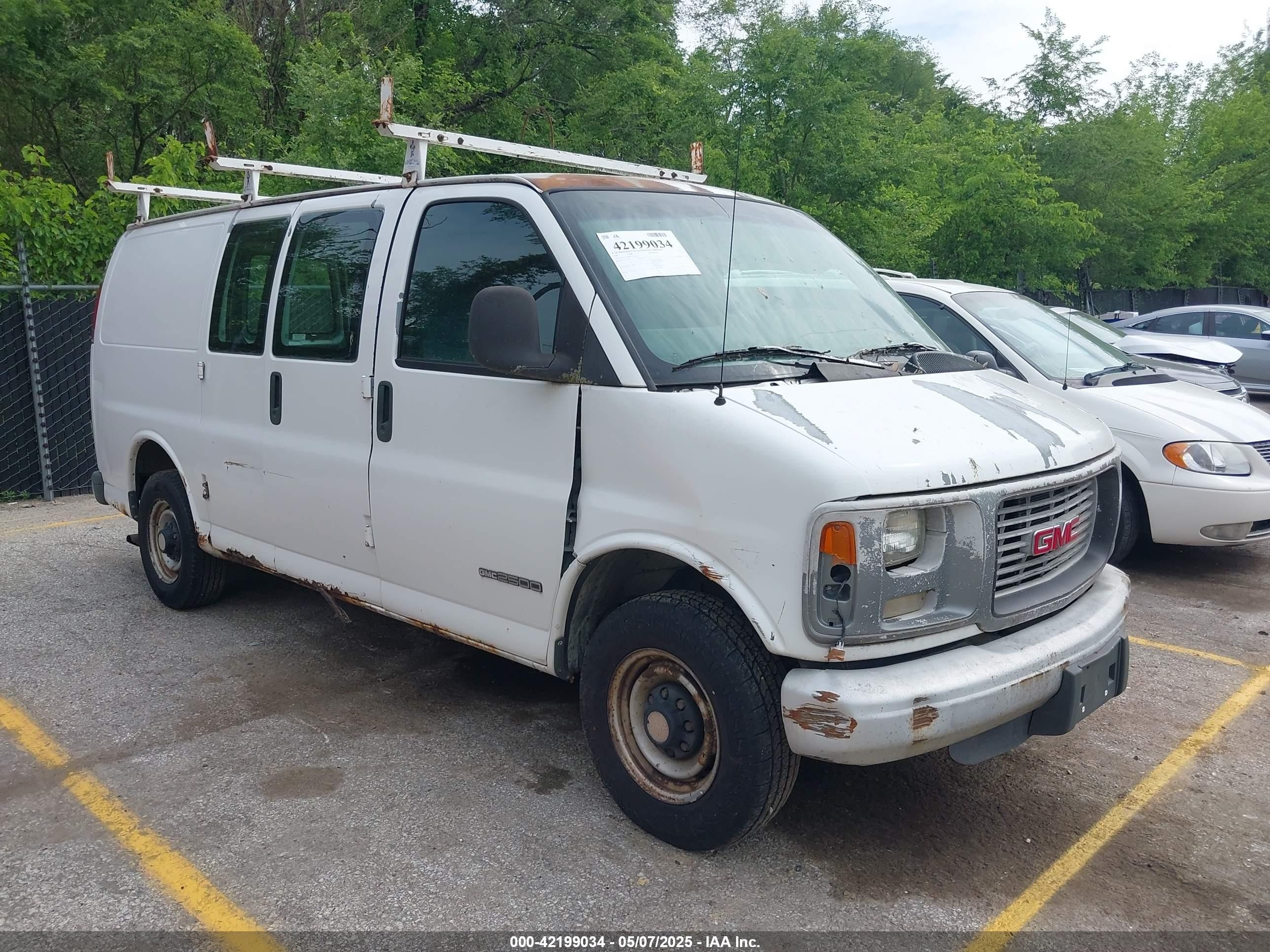 1997 GMC Savana, VIN 1GTGG25R6V1103020 — Front end