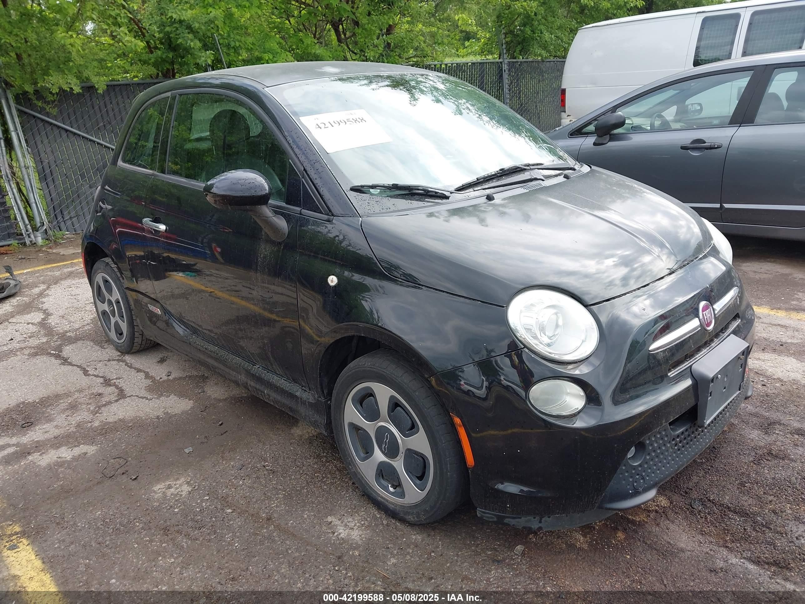 2015 FIAT 500e, VIN 3C3CFFGE4FT689654 — Normal wear