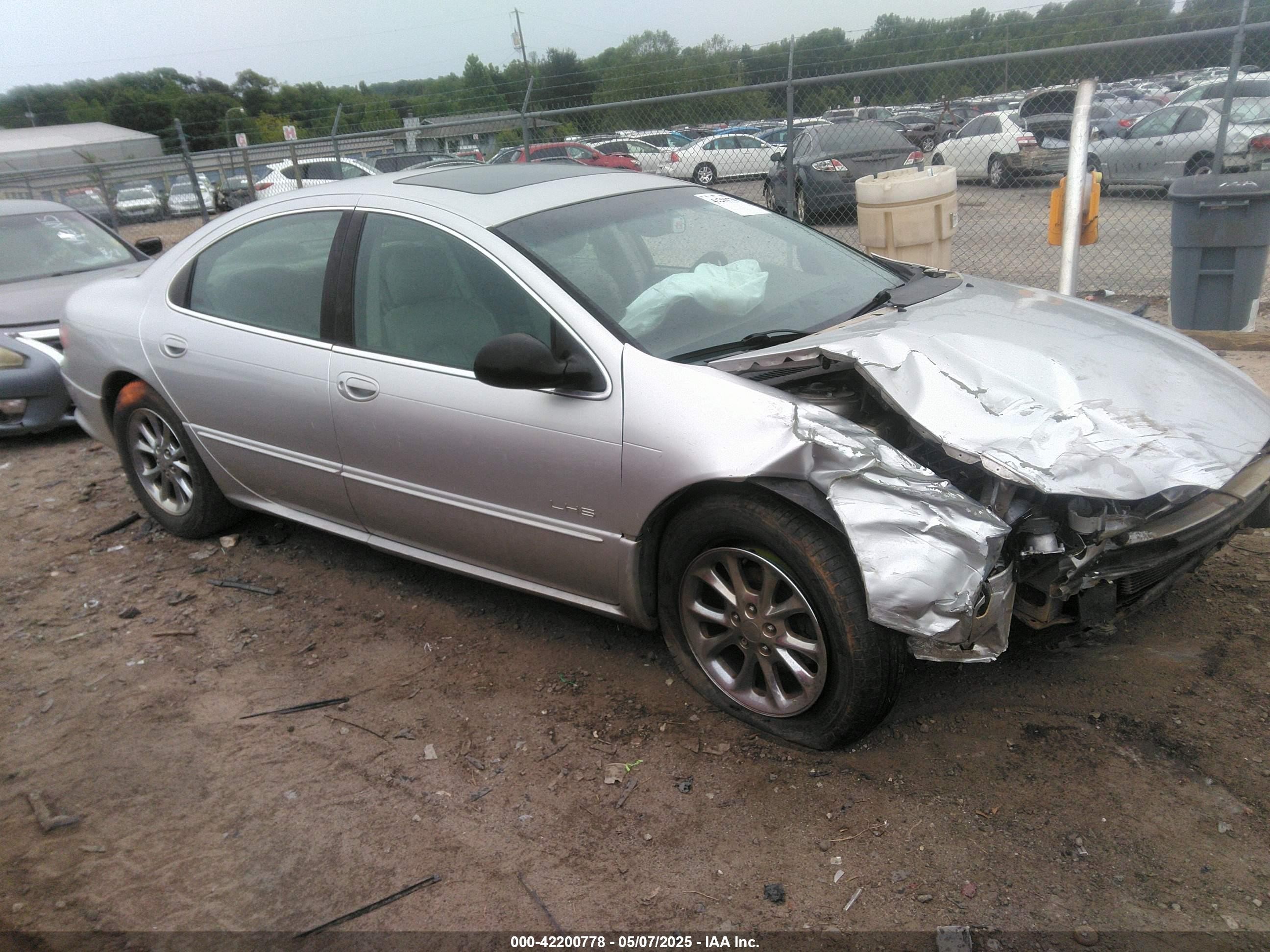 2001 Chrysler LHS, VIN 2C3HC56G01H536962 — Перед