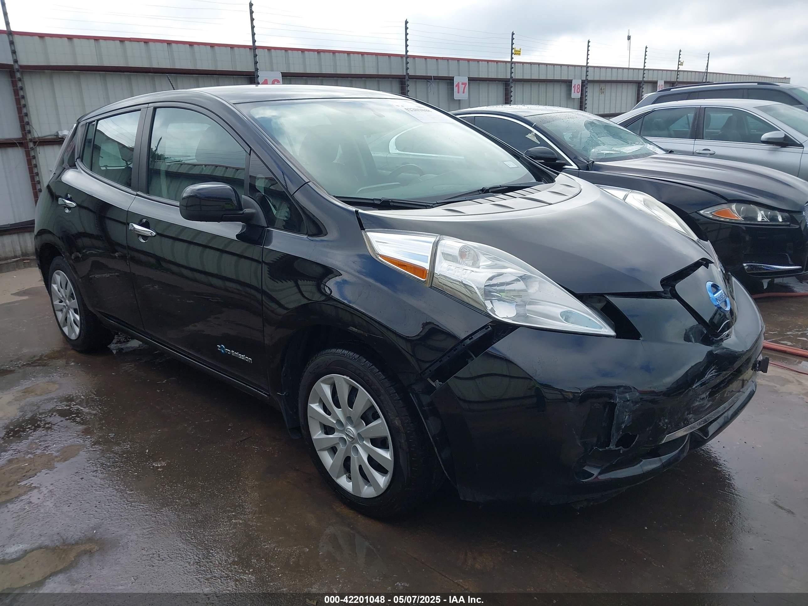 2015 Nissan LEAF S, VIN 1N4AZ0CP2FC320680 — Auction photo