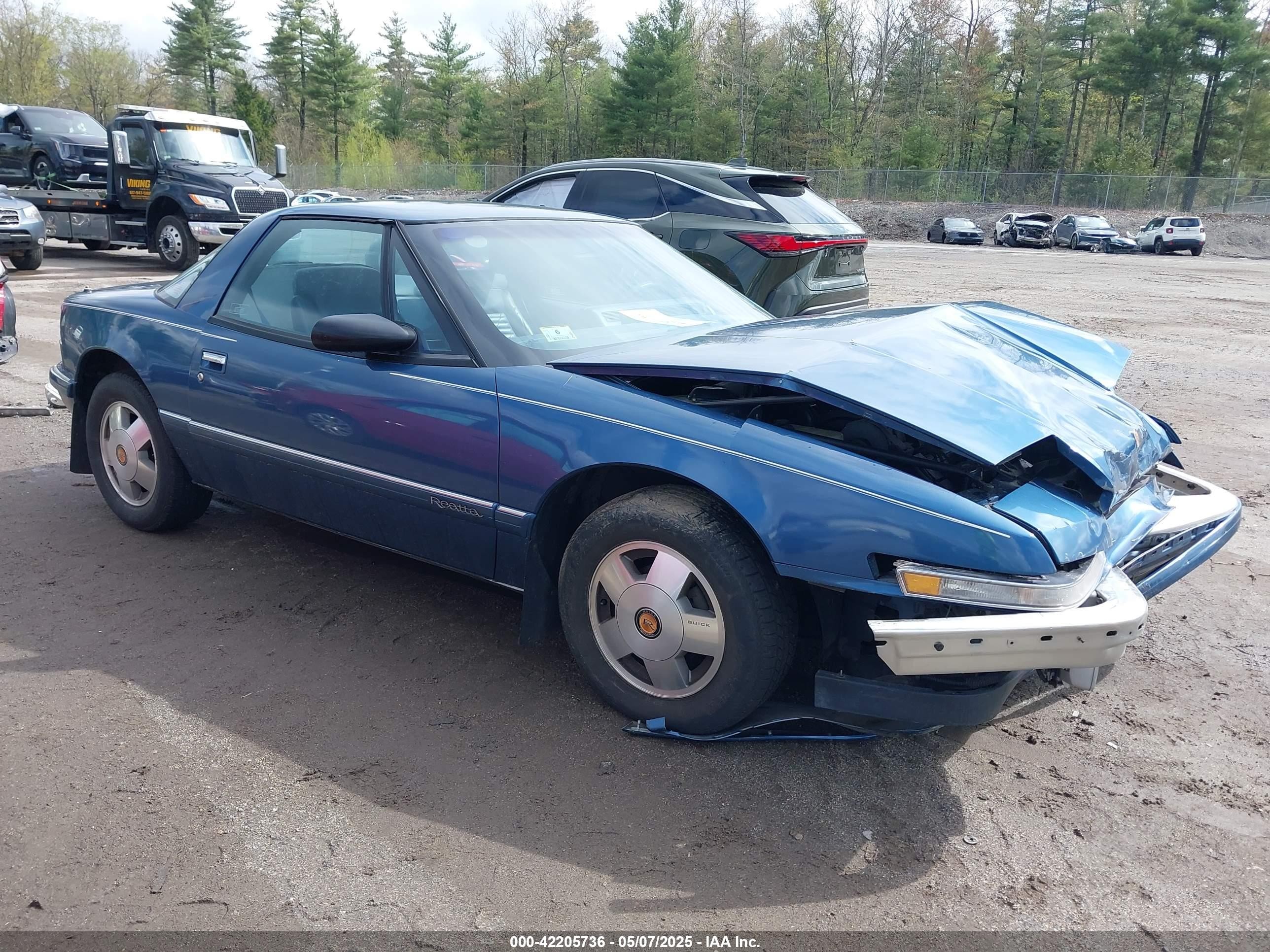 1988 Buick Reatta, VIN 1G4EC11C4JB903281 — Front end