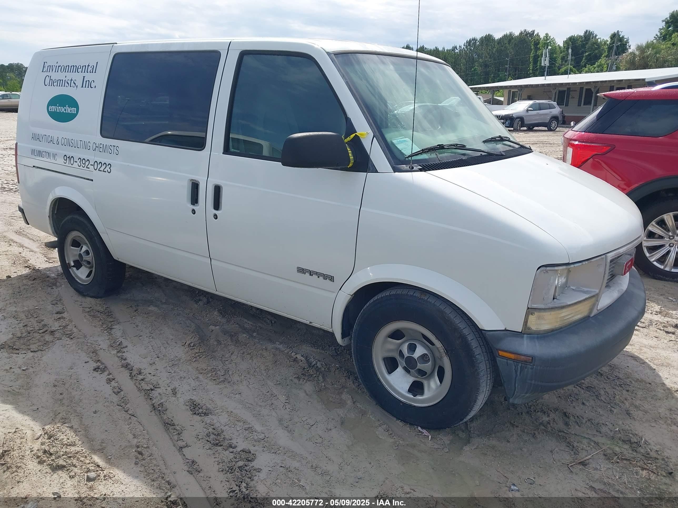 2001 GMC Safari Cargo, VIN 1GTDM19W11B511189 — Normal wear