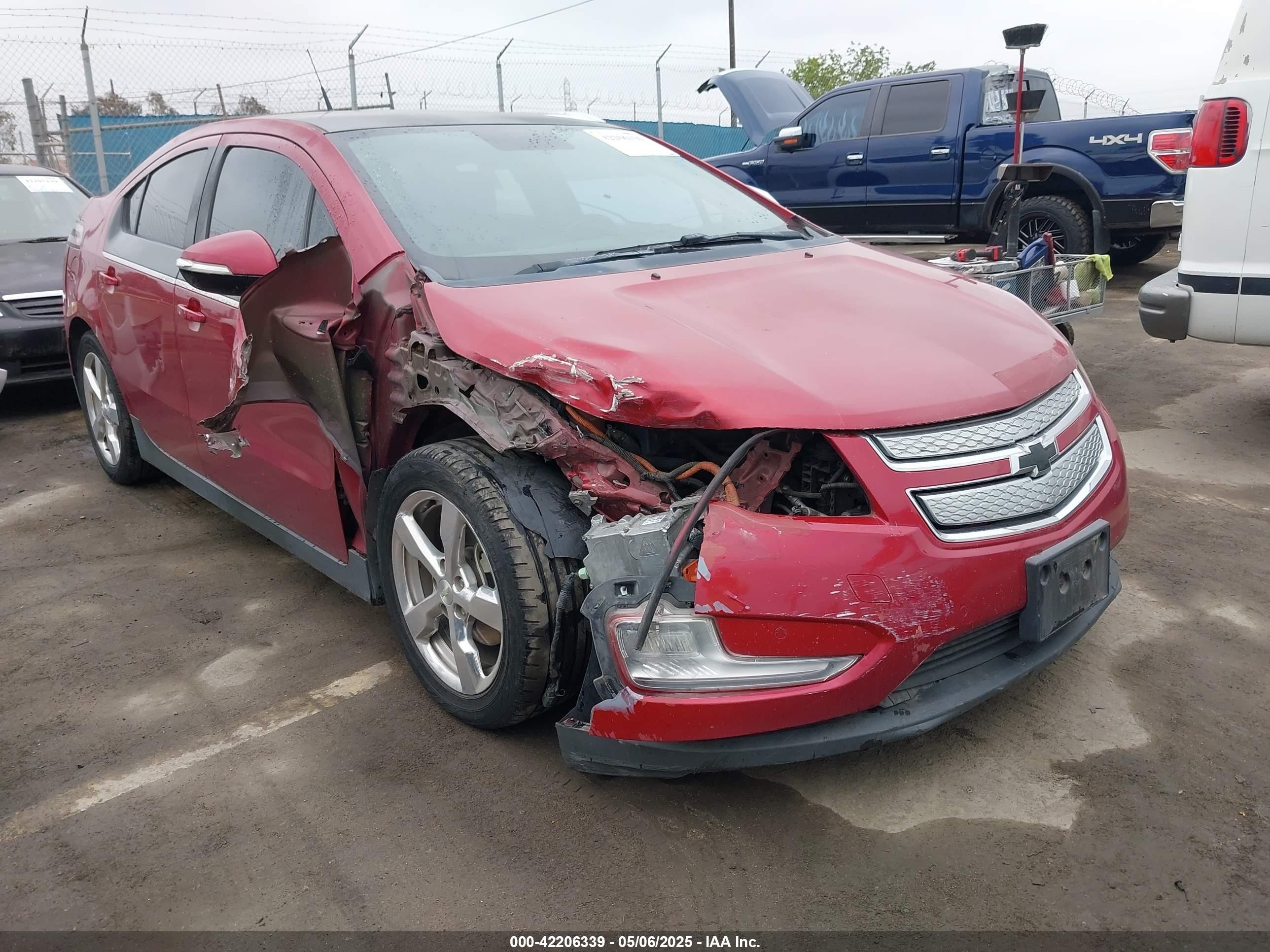 2011 Chevrolet Volt, VIN 1G1RD6E40BU103692 — Front end