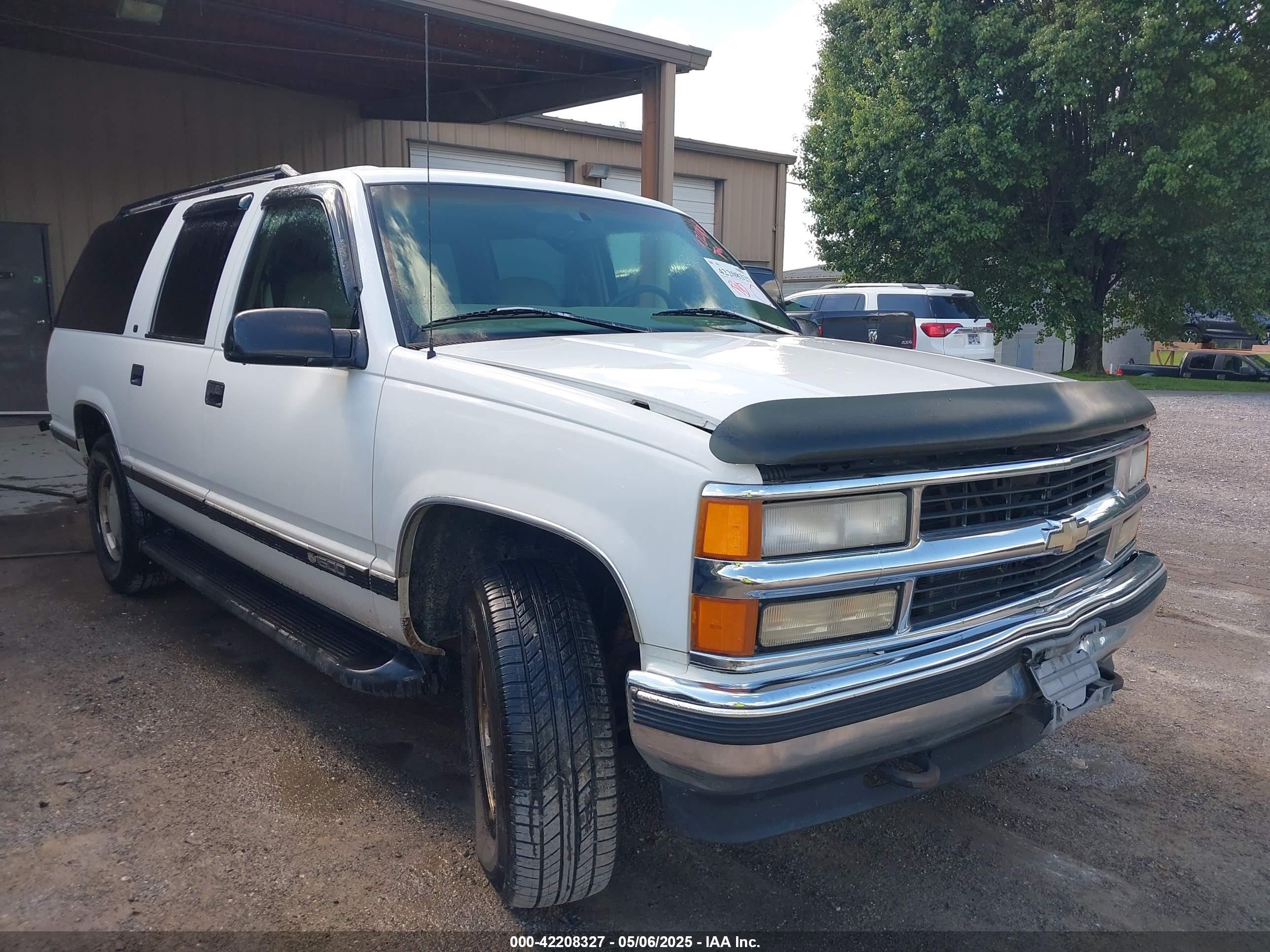 1997 Chevrolet Suburban, VIN 3GNFK16R2VG141730 — Normal wear