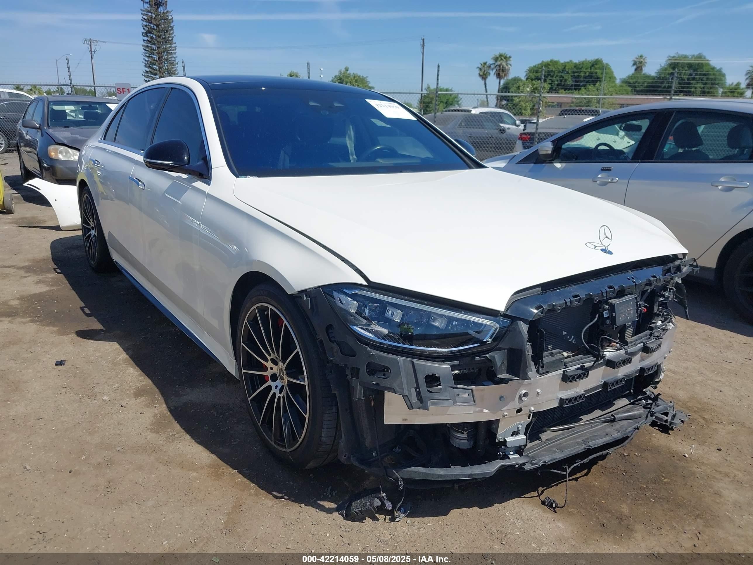 2022 Mercedes-Benz S 500, VIN W1K6G6DBXNA100991 — Front end