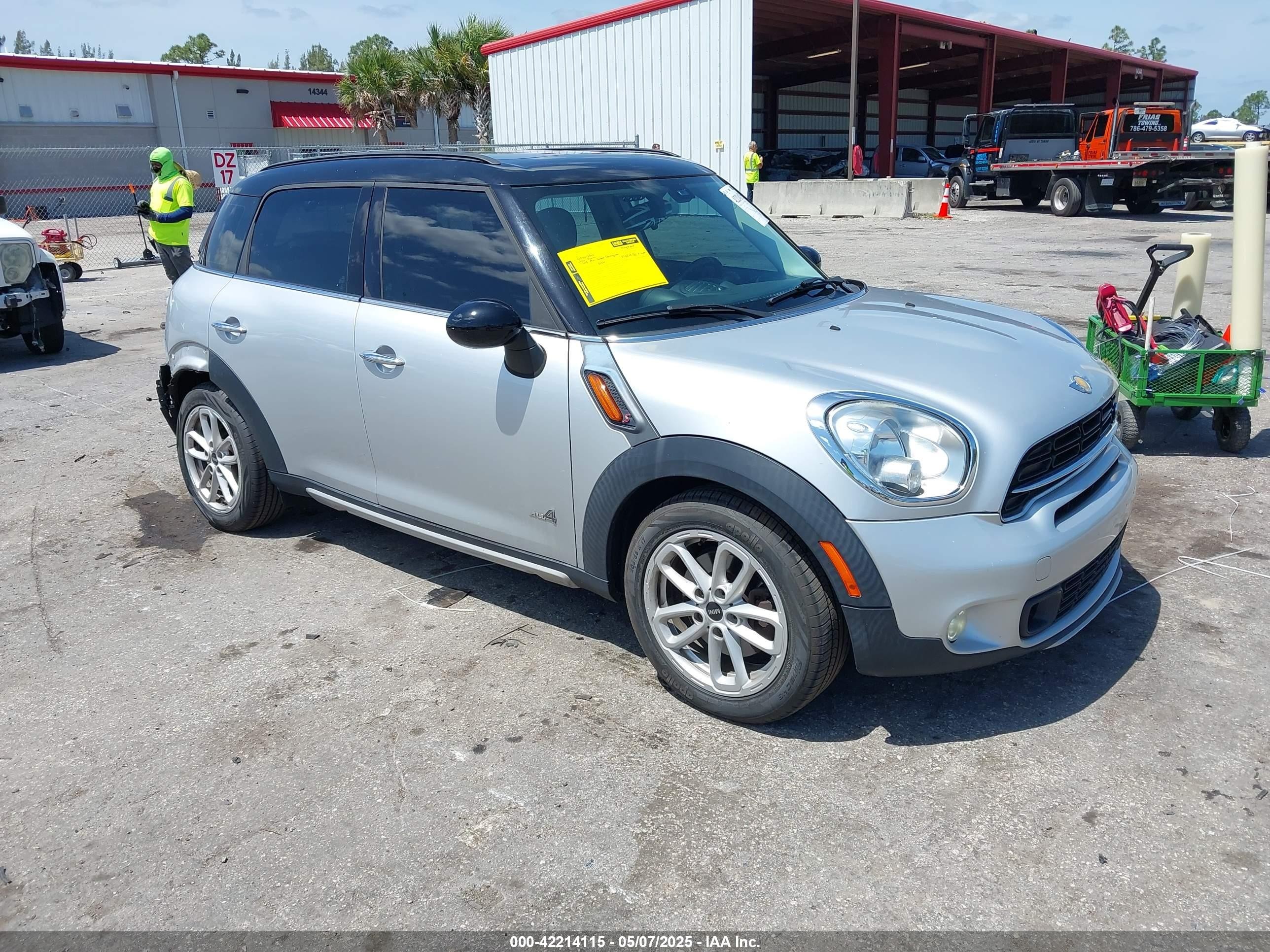 2015 MINI Countryman S, VIN WMWZC5C57FWP46371 — Rear end