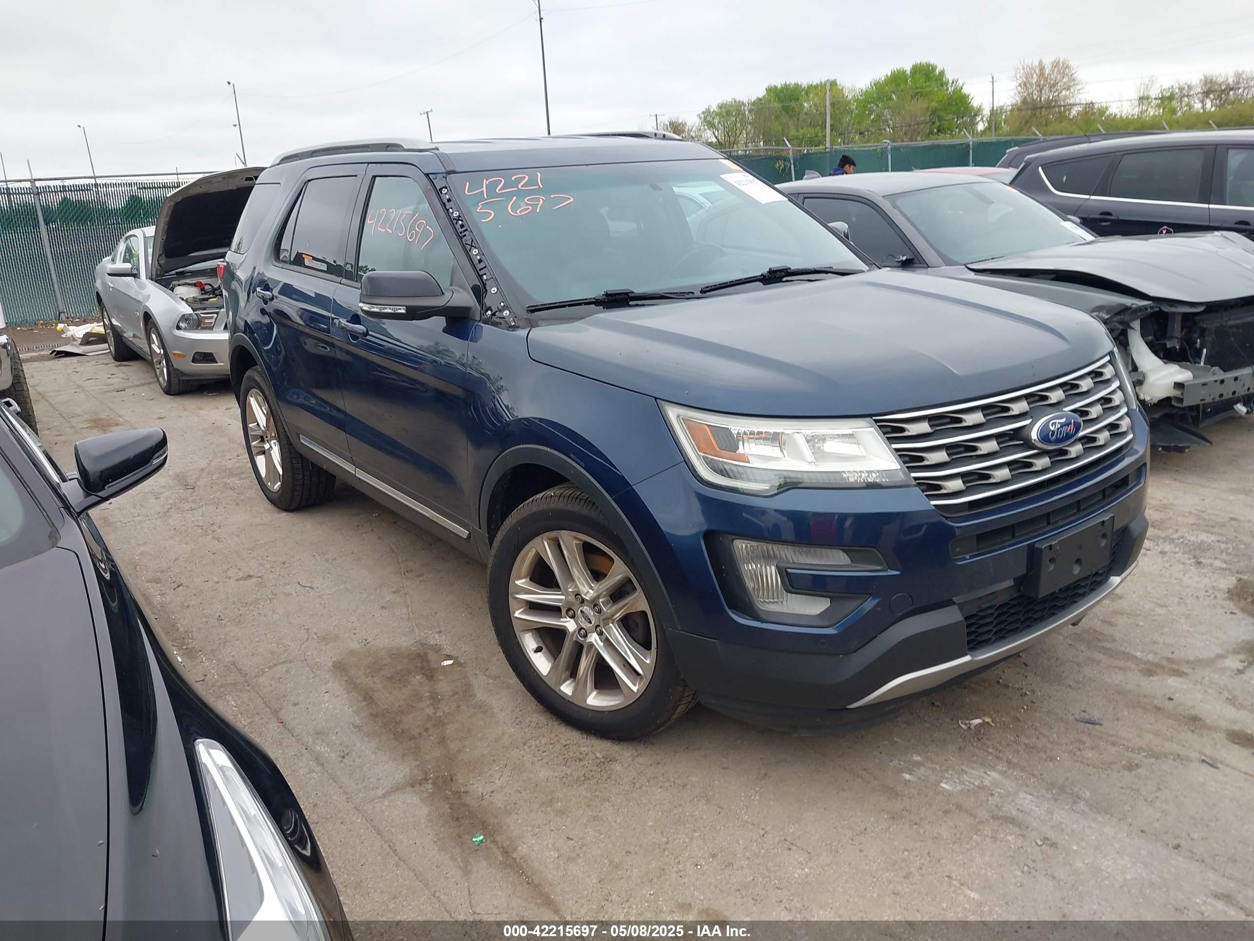 2016 Ford Explorer XLT, VIN 1FM5K8D83GGB40894 — Side